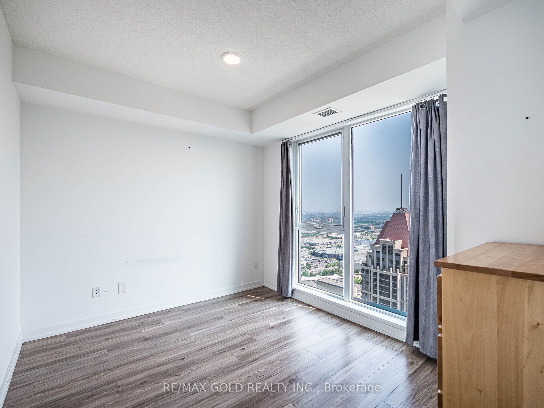 #3705 - 4065 Confederation Parkway Property Photo 14