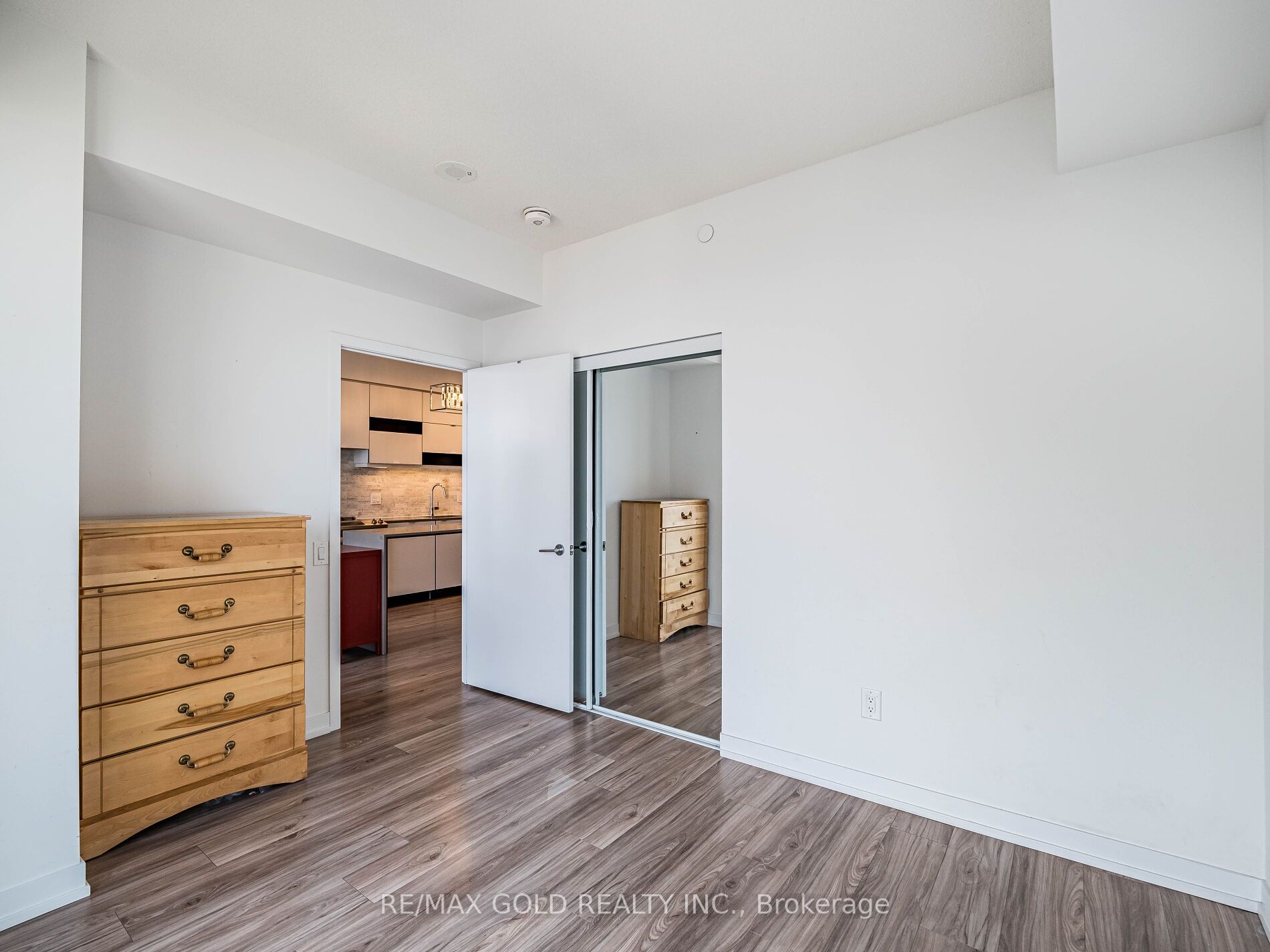 #3705 - 4065 Confederation Parkway Property Photo 16