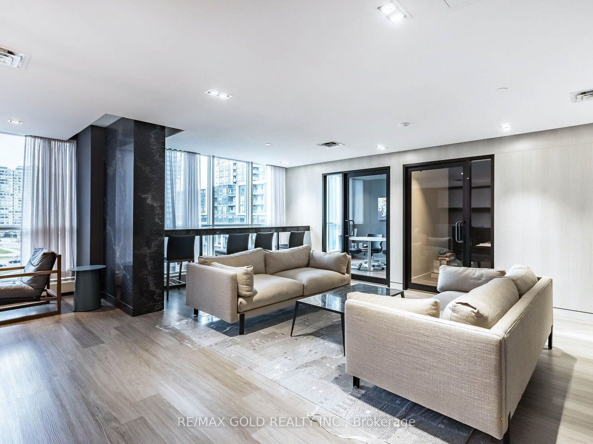 #3705 - 4065 Confederation Parkway Property Photo 23