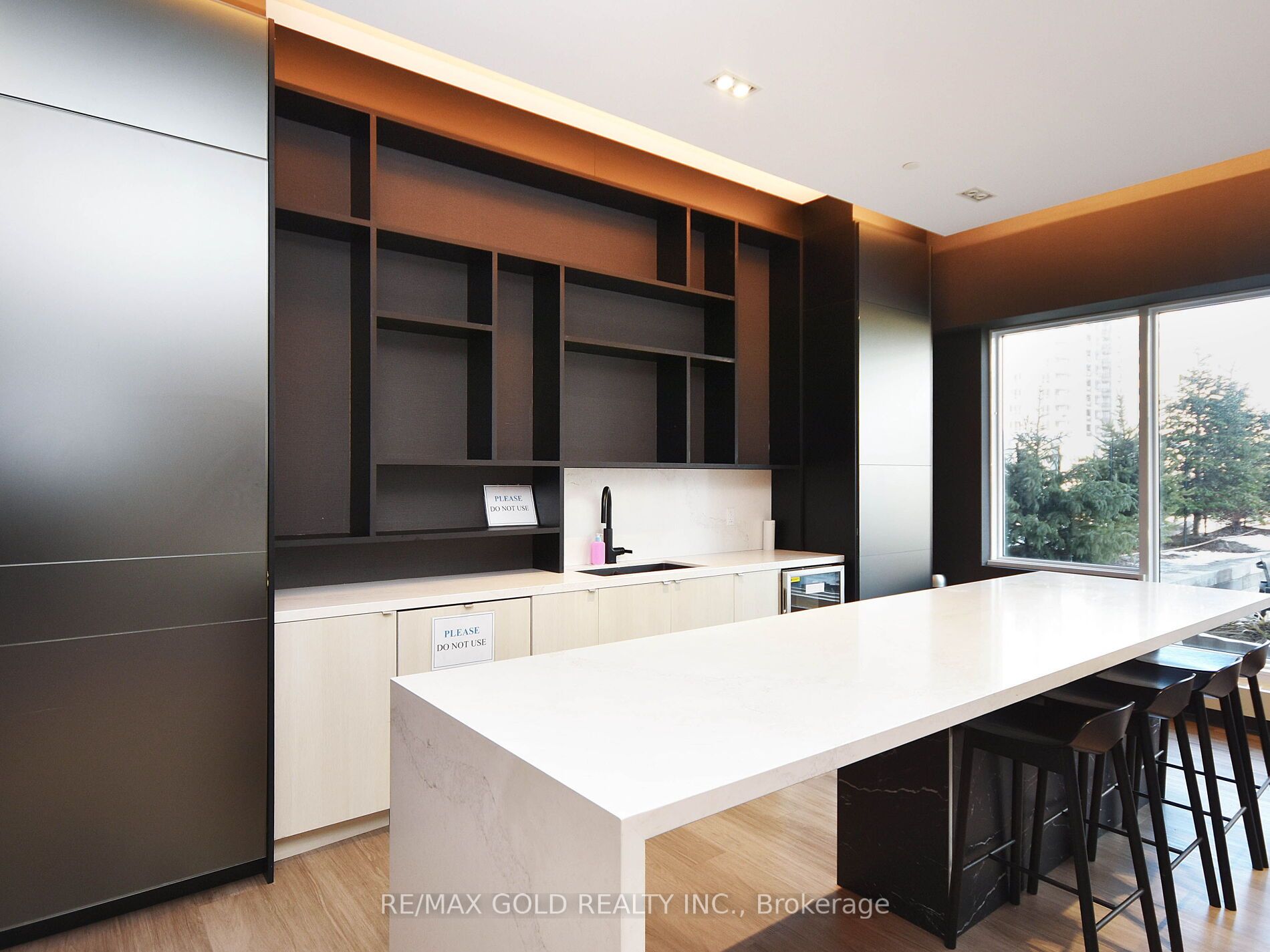 #3705 - 4065 Confederation Parkway Property Photo 25