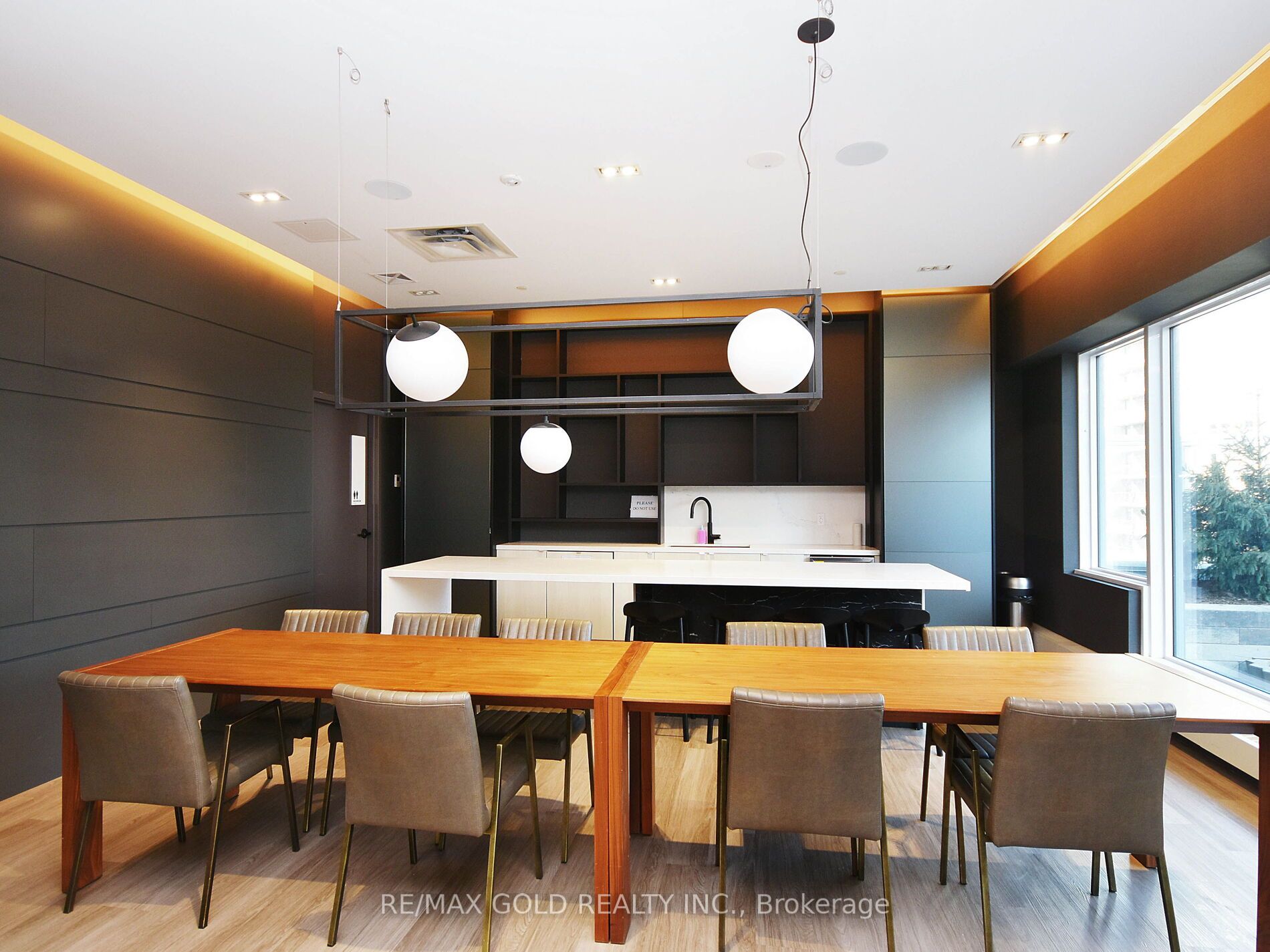 #3705 - 4065 Confederation Parkway Property Photo 28