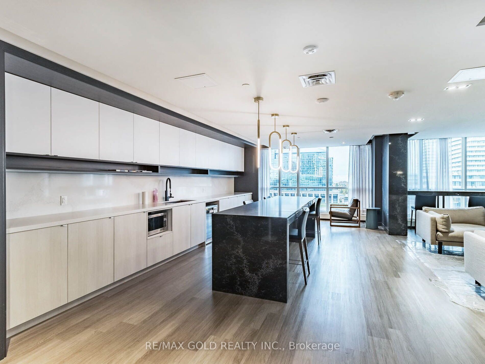 #3705 - 4065 Confederation Parkway Property Photo 29