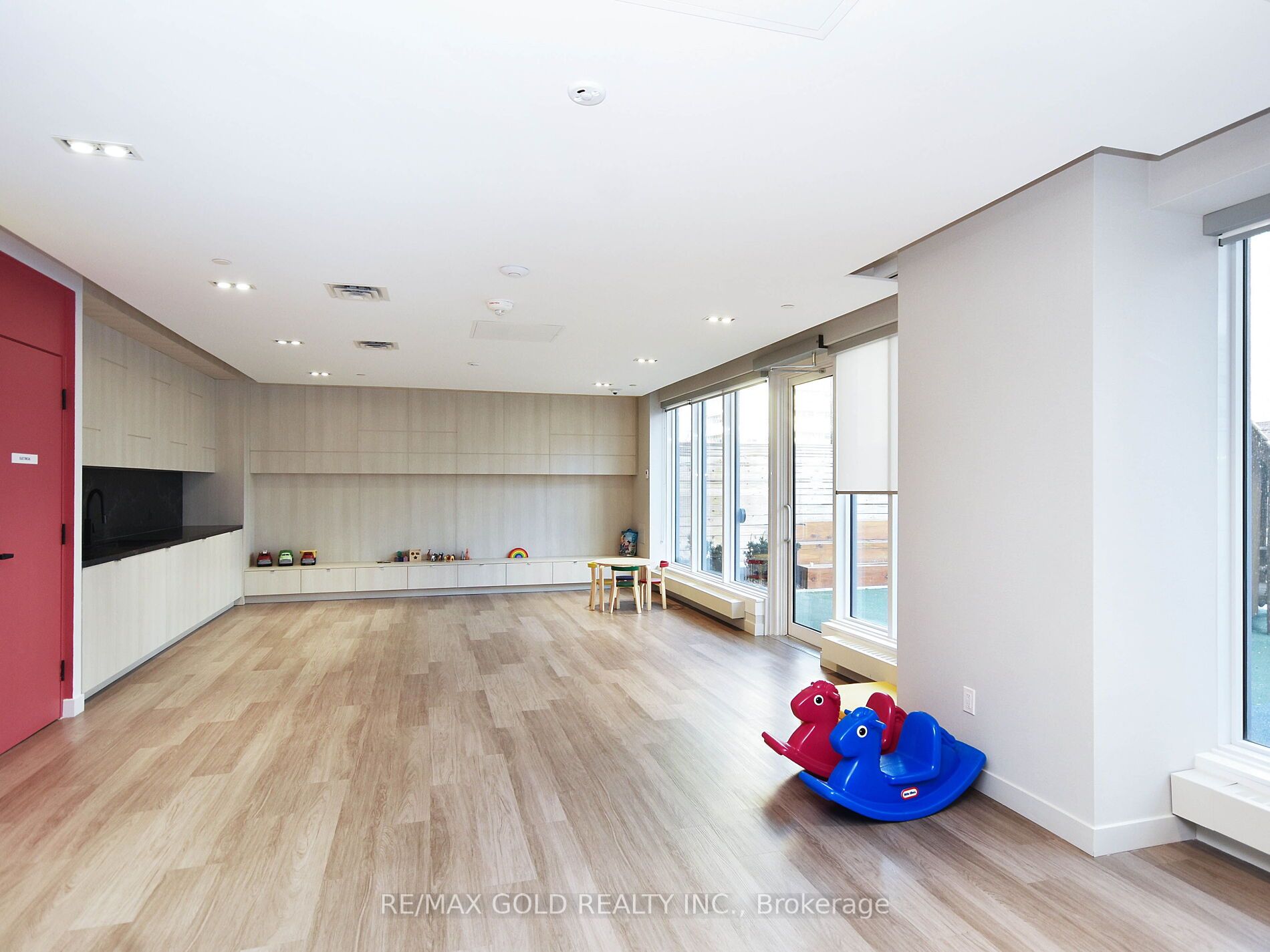#3705 - 4065 Confederation Parkway Property Photo 30