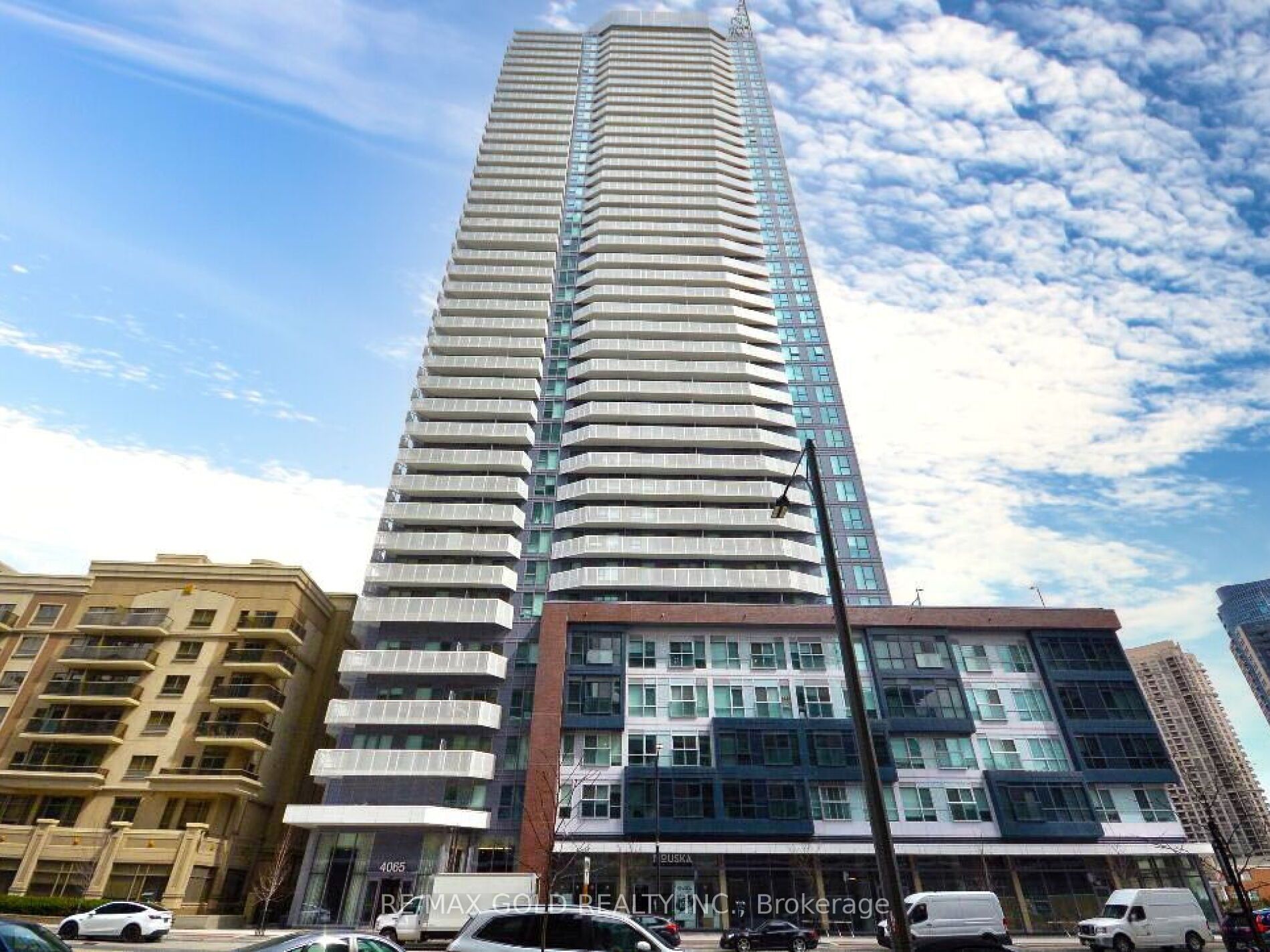 #3705 - 4065 Confederation Parkway Property Photo 32