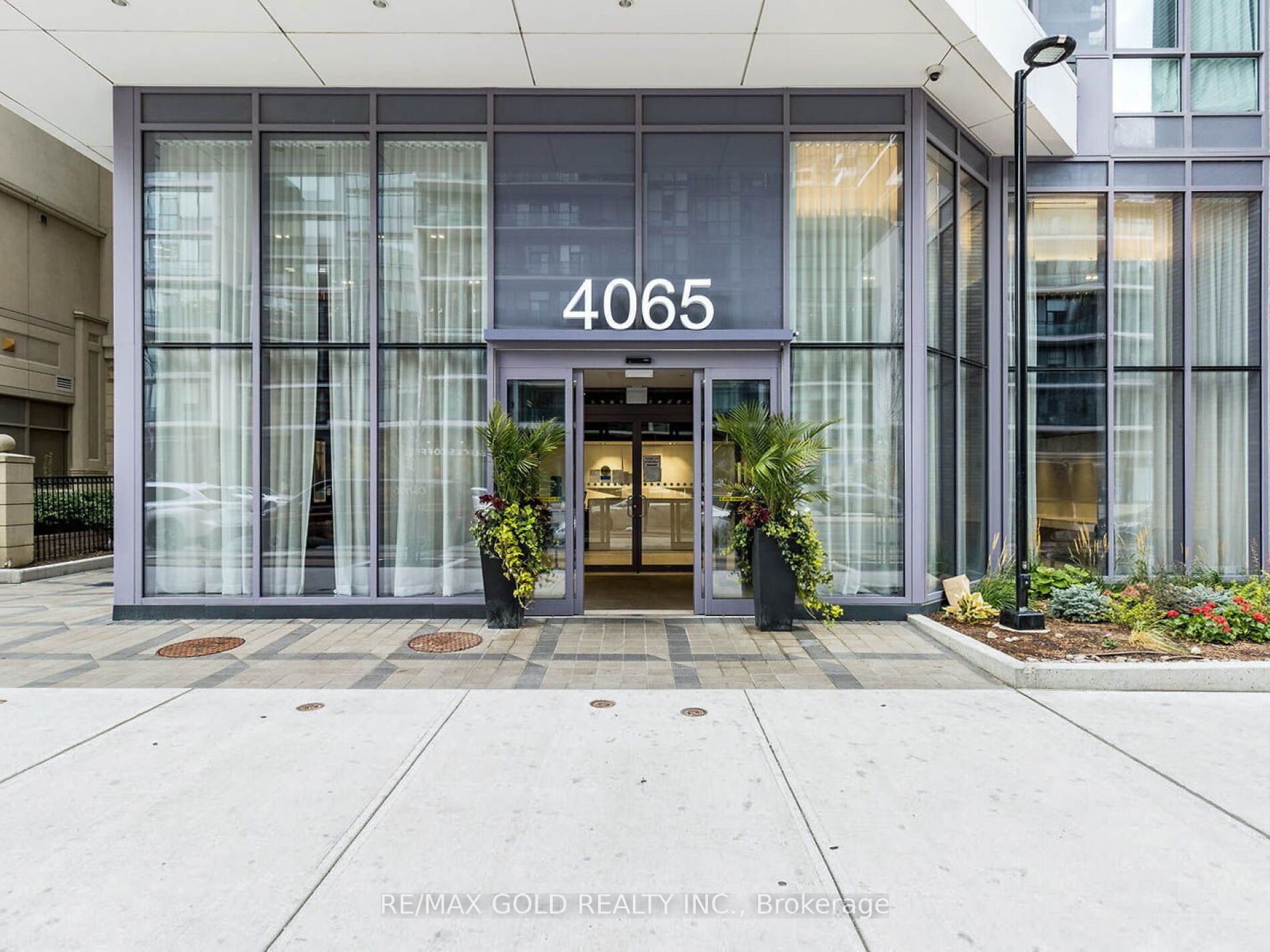 #3705 - 4065 Confederation Parkway Property Photo 35