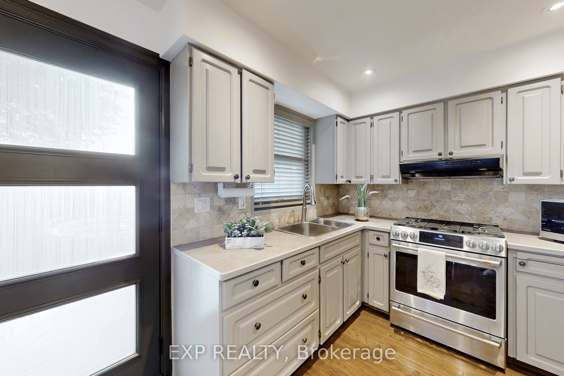 5 Lockton Crescent Property Photo 13