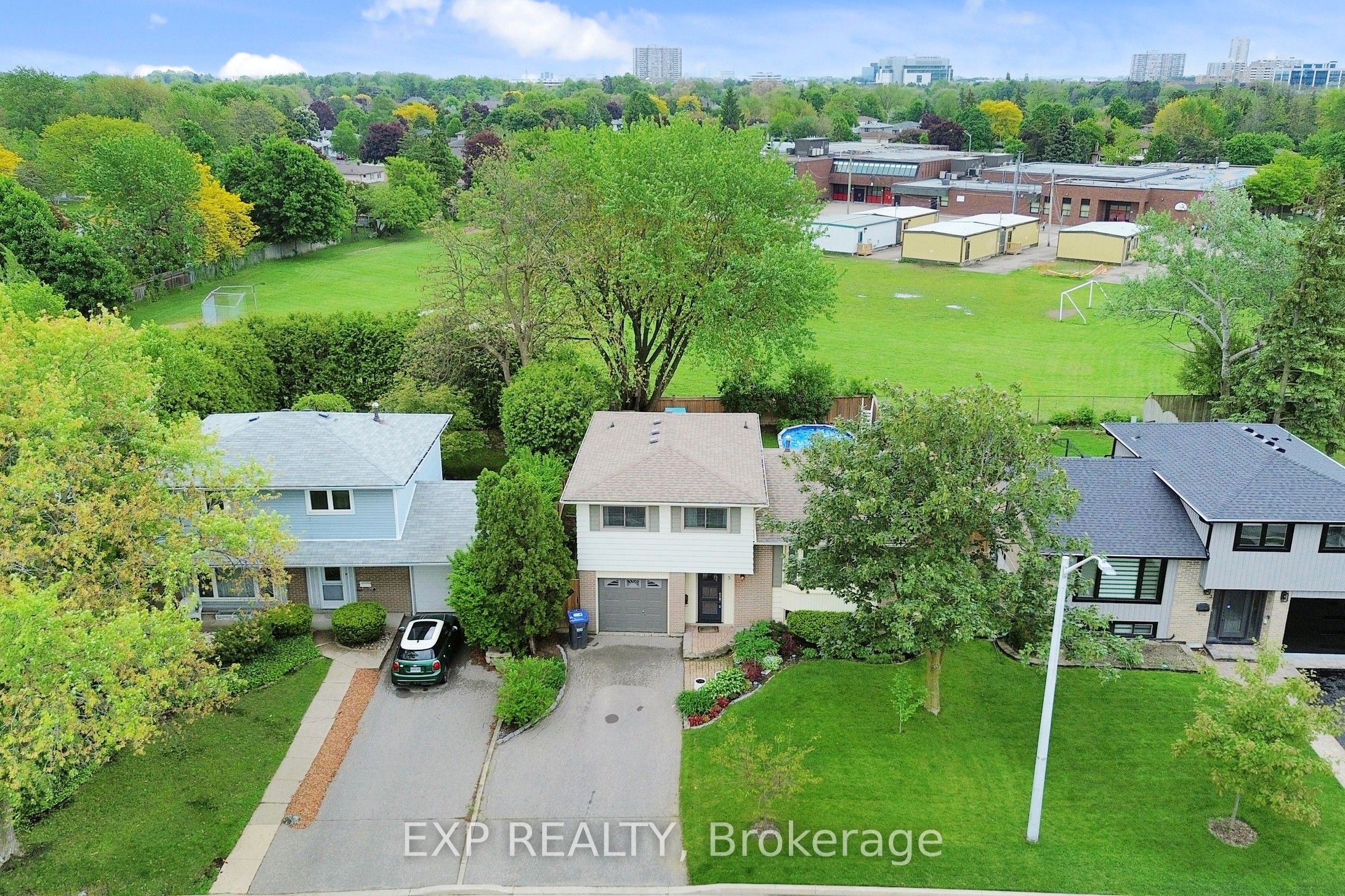 5 Lockton Crescent Property Photo 43
