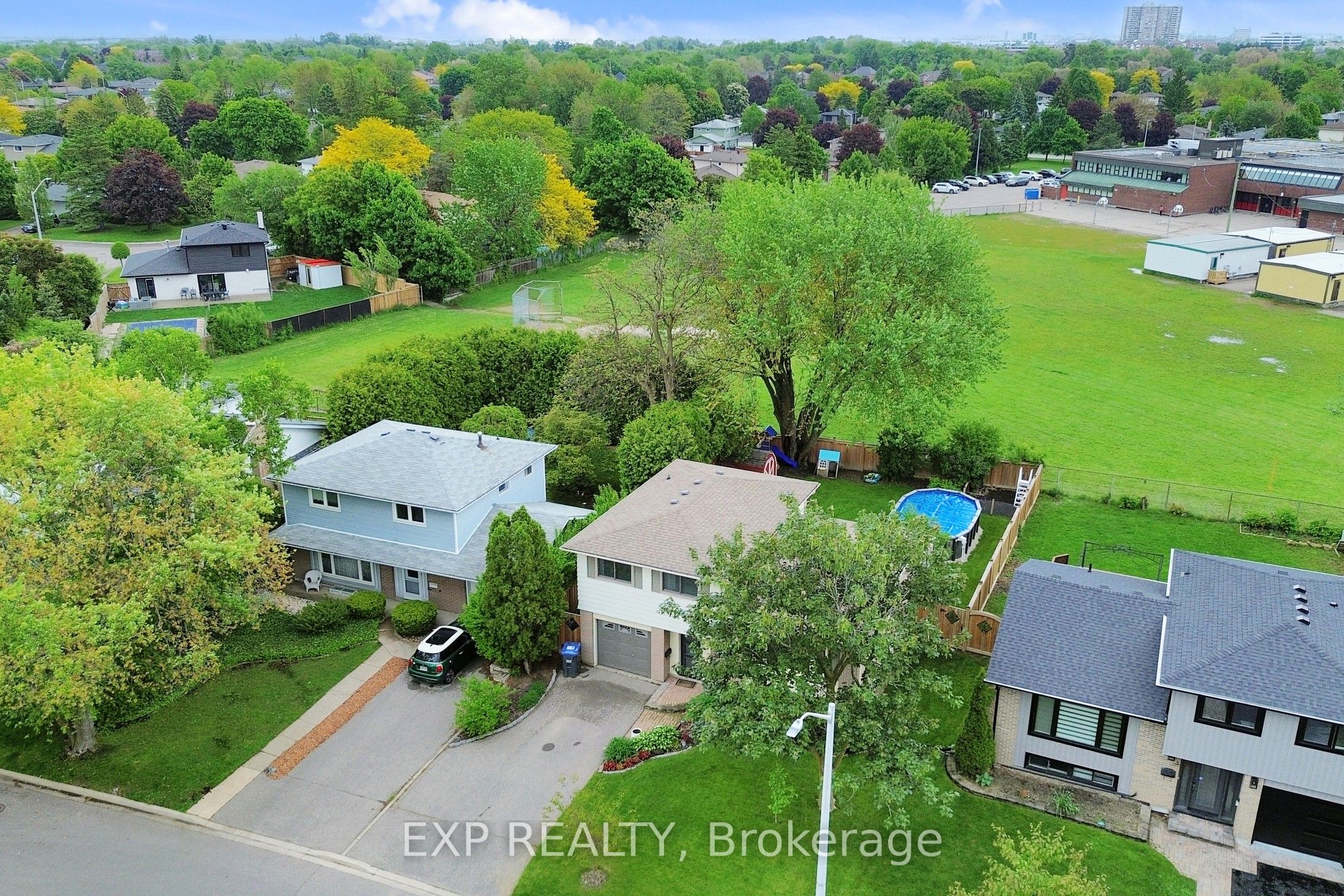 5 Lockton Crescent Property Photo 45