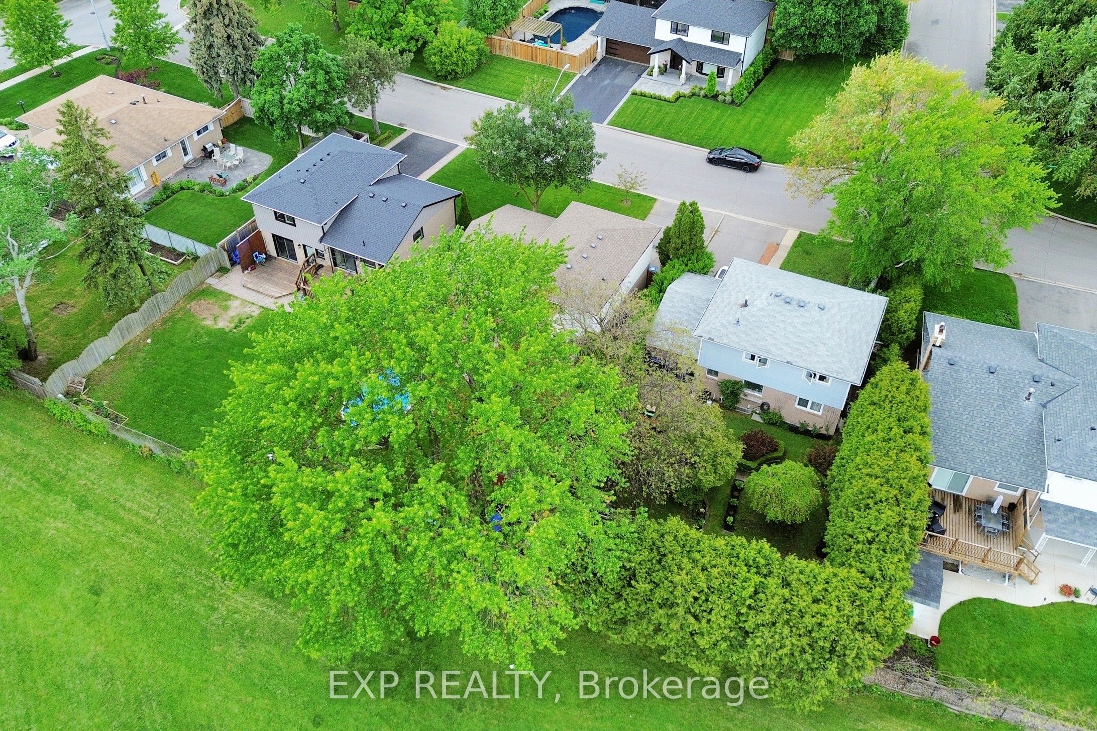 5 Lockton Crescent Property Photo 47