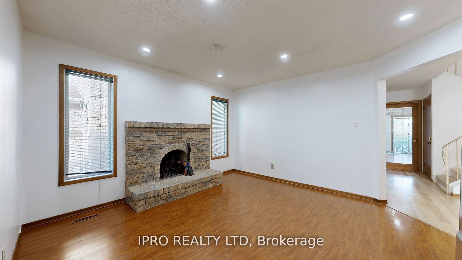 32 Dafoe Crescent Property Photo 3