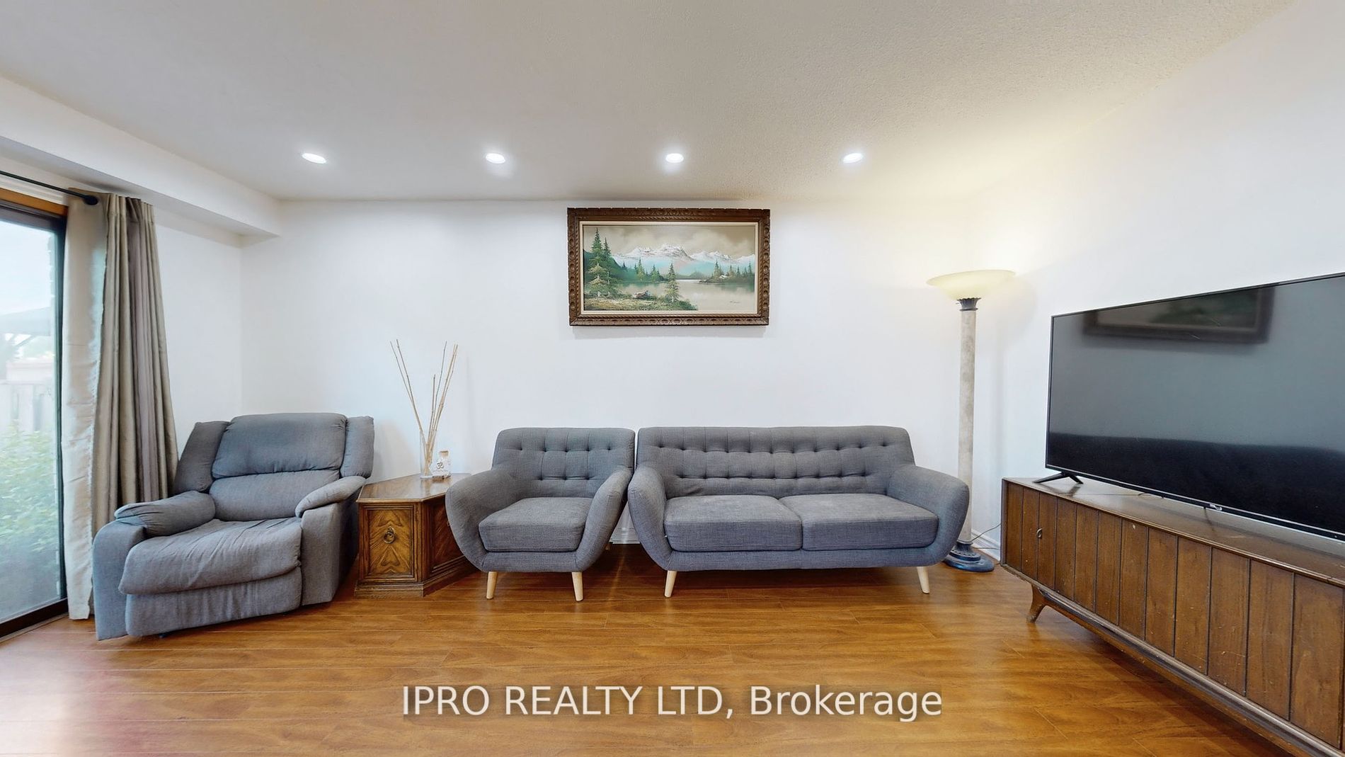 32 Dafoe Crescent Property Photo 6