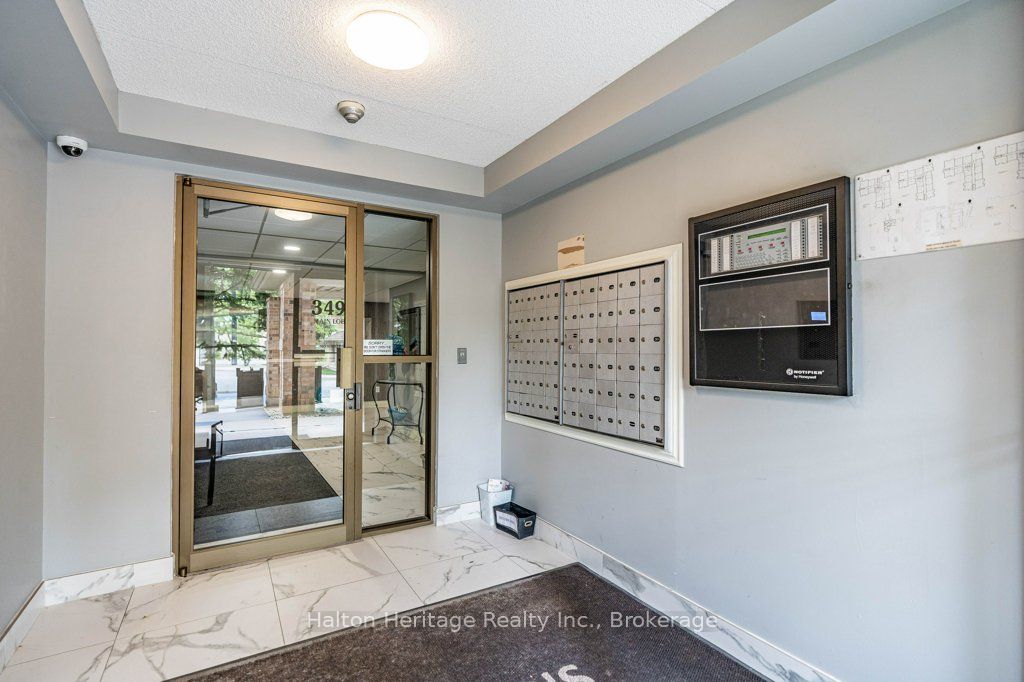 3499 Upper Middle Road 210 Property Photo 6