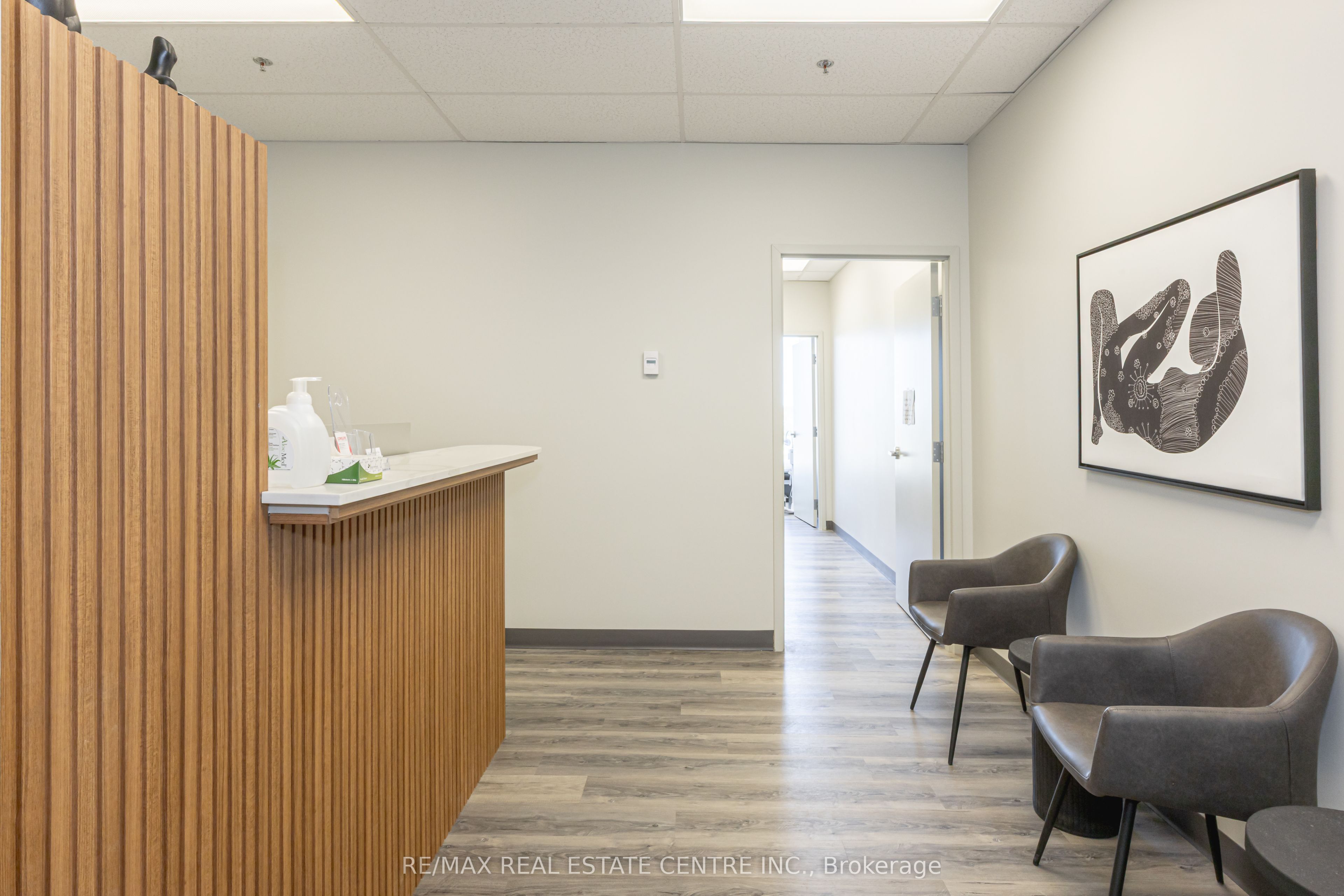 #408 - 3075 Hospital Gate Property Photo 6