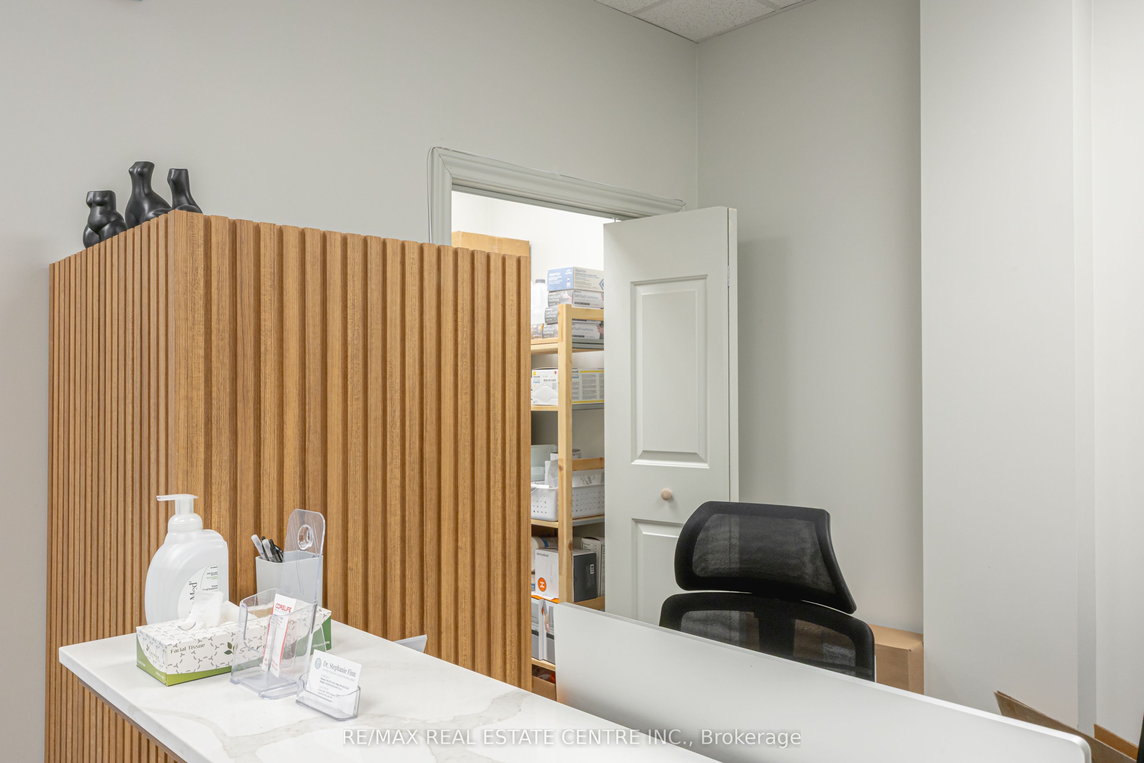 #408 - 3075 Hospital Gate Property Photo 8