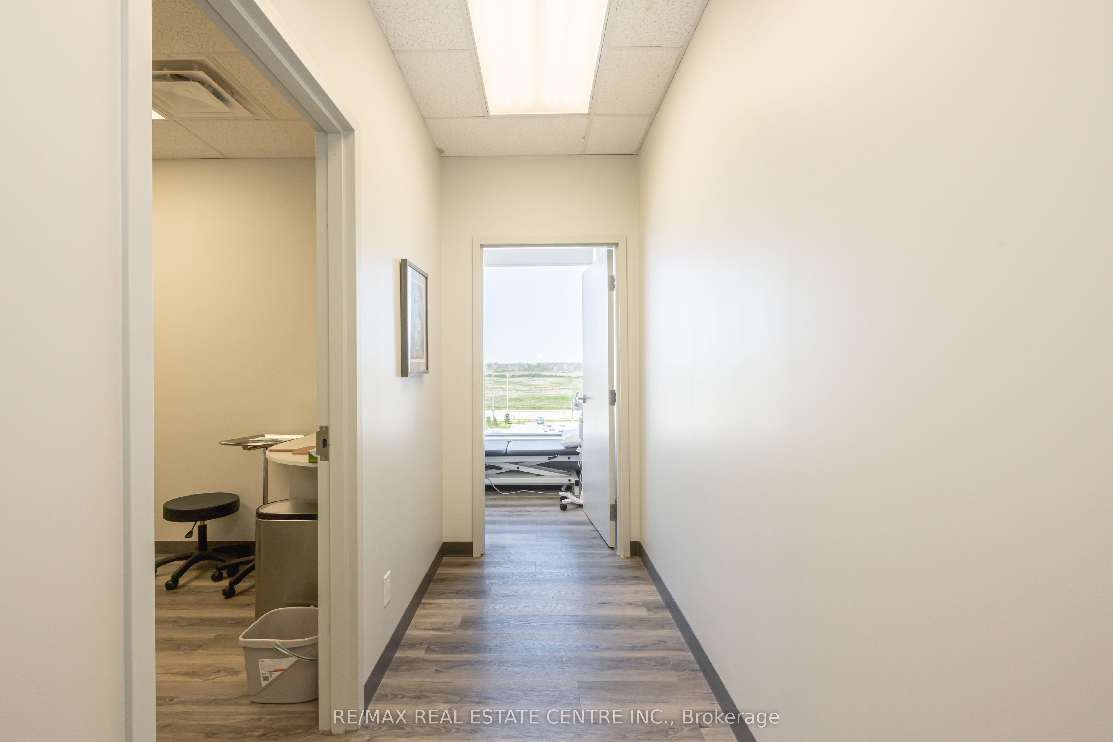 #408 - 3075 Hospital Gate Property Photo 12