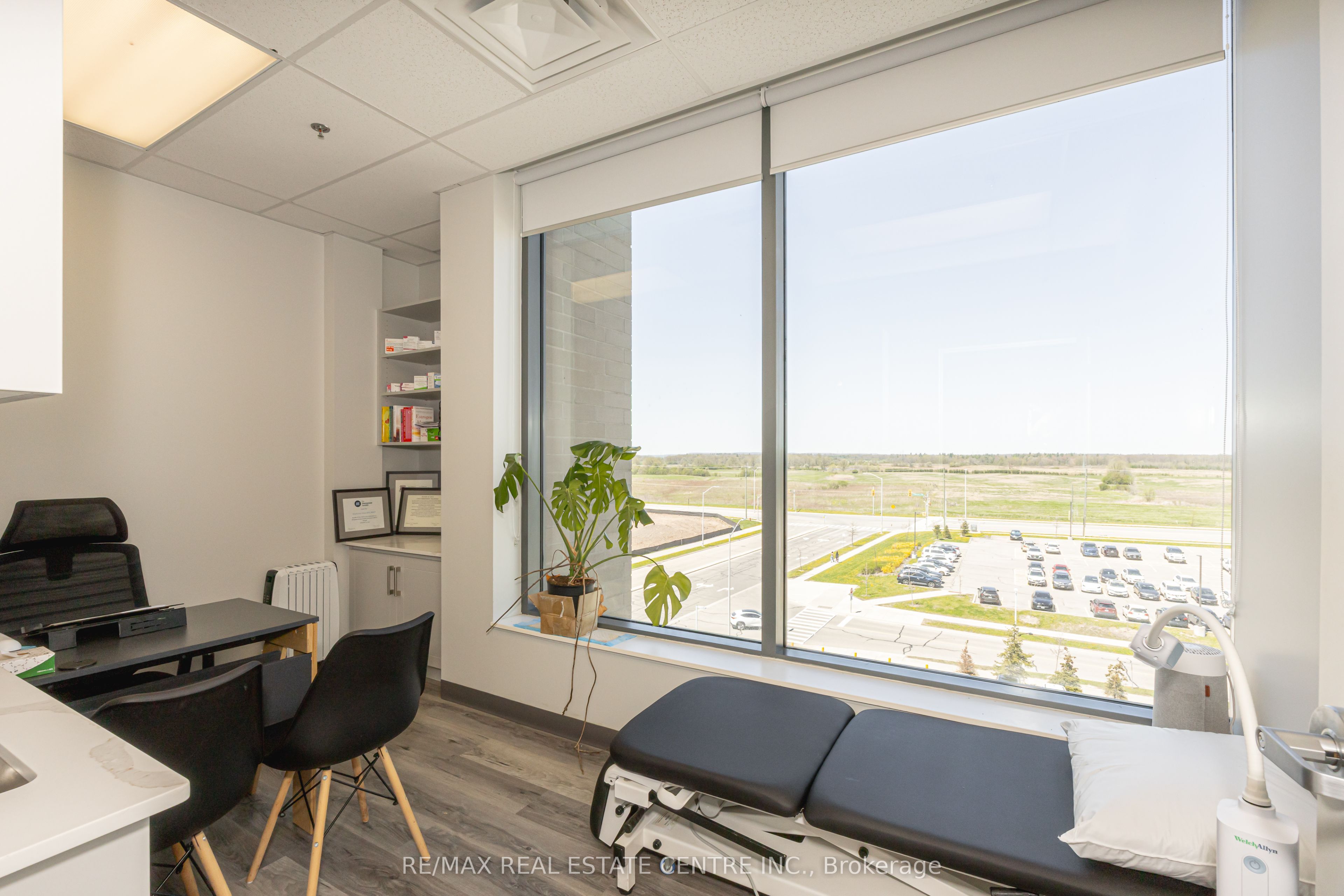 #408 - 3075 Hospital Gate Property Photo 16