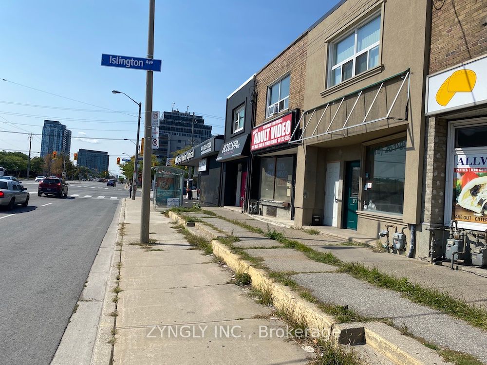 978 The Queensway Boulevard Property Photo 2