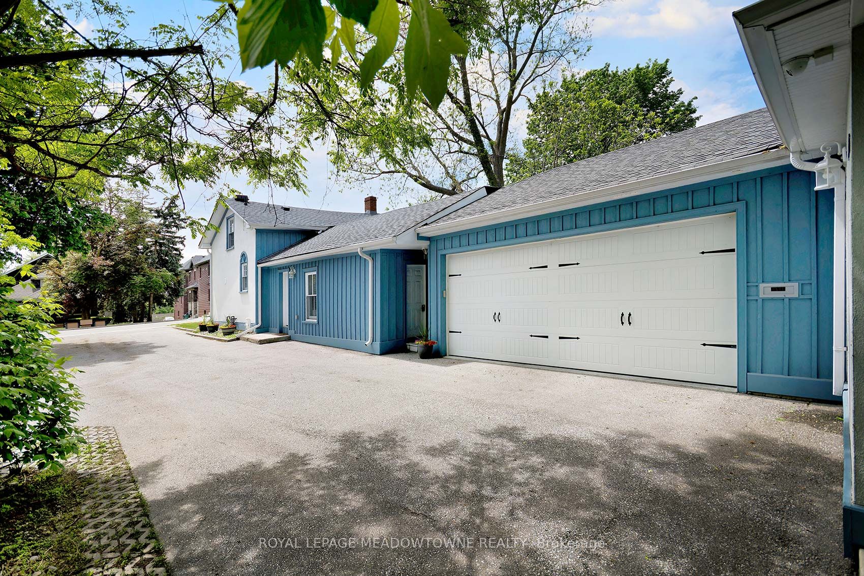 307 Queen Street Property Photo 4