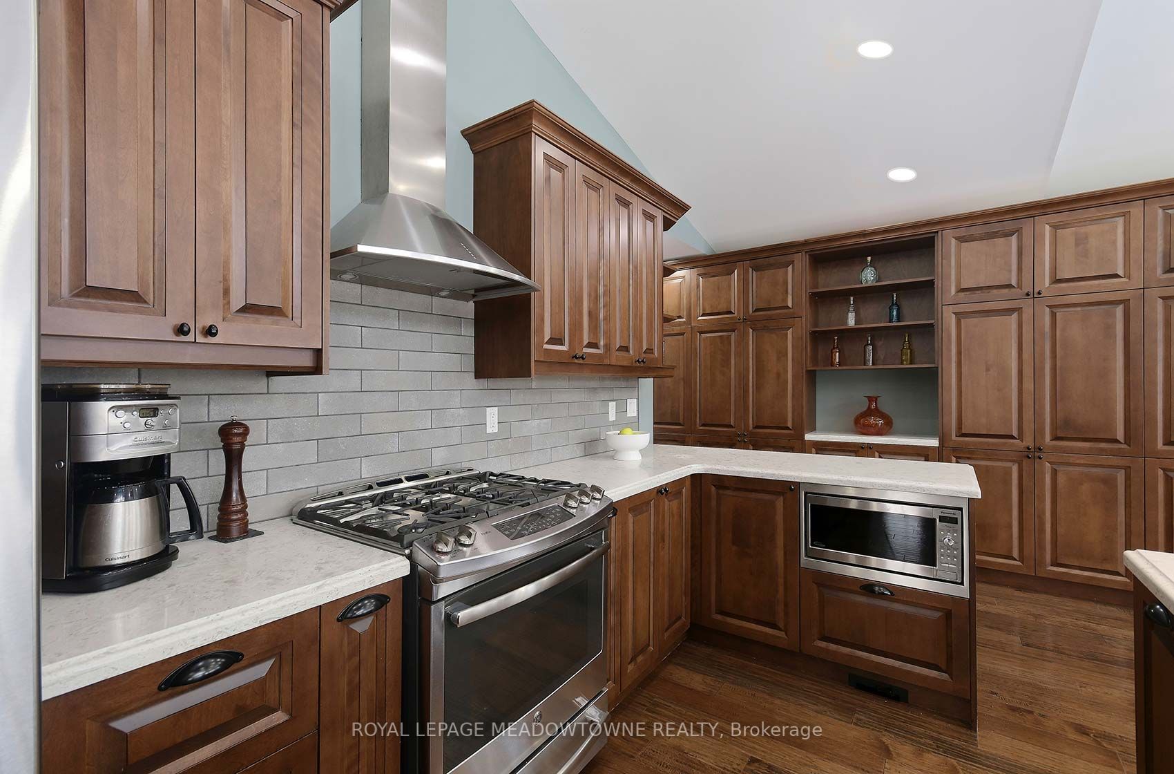 307 Queen Street Property Photo 8