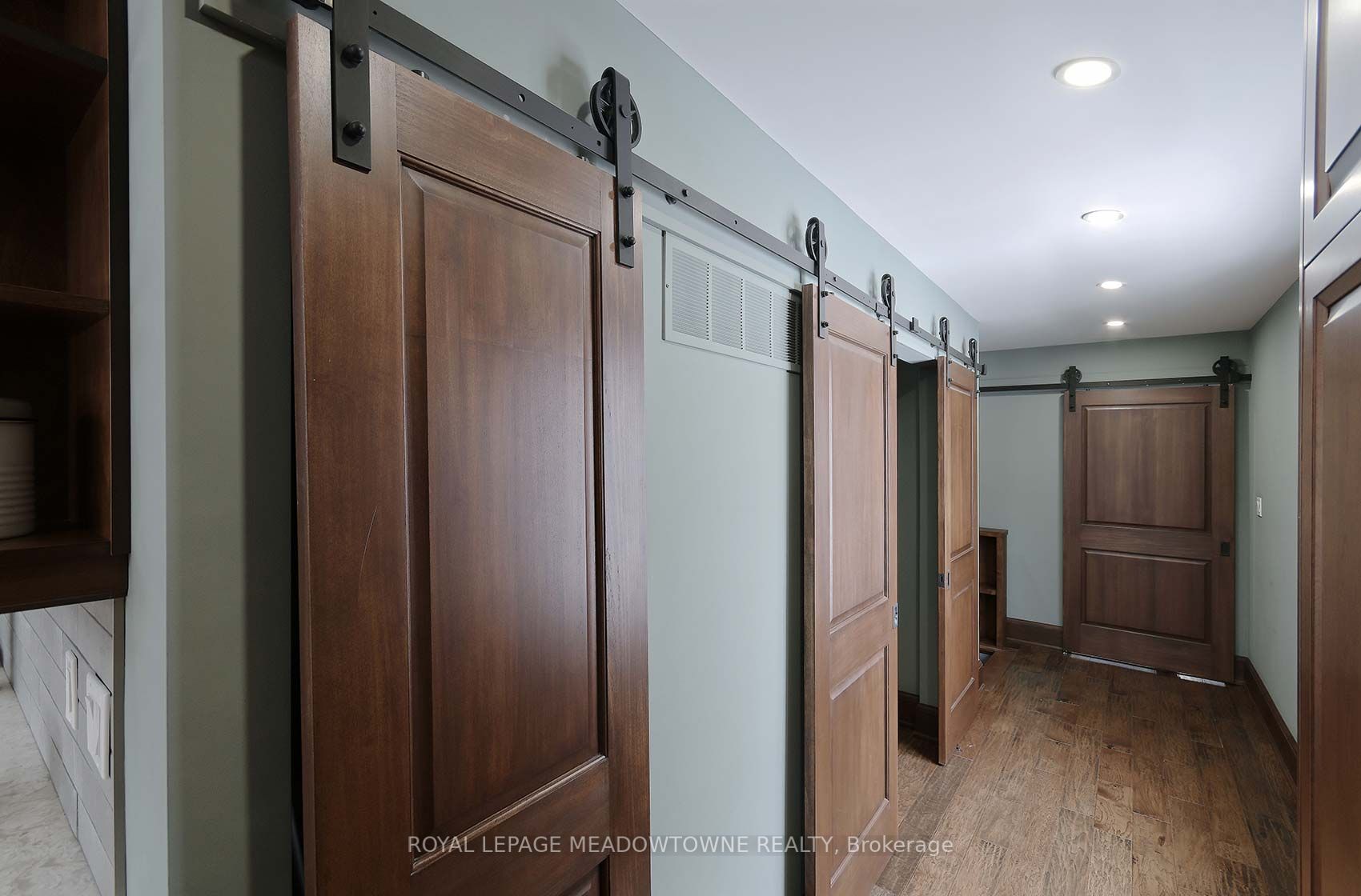 307 Queen Street Property Photo 16