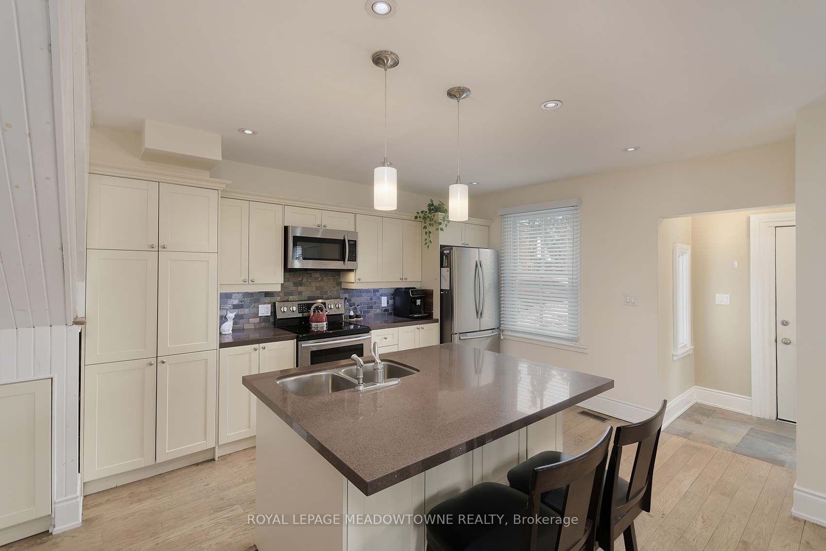 307 Queen Street Property Photo 27