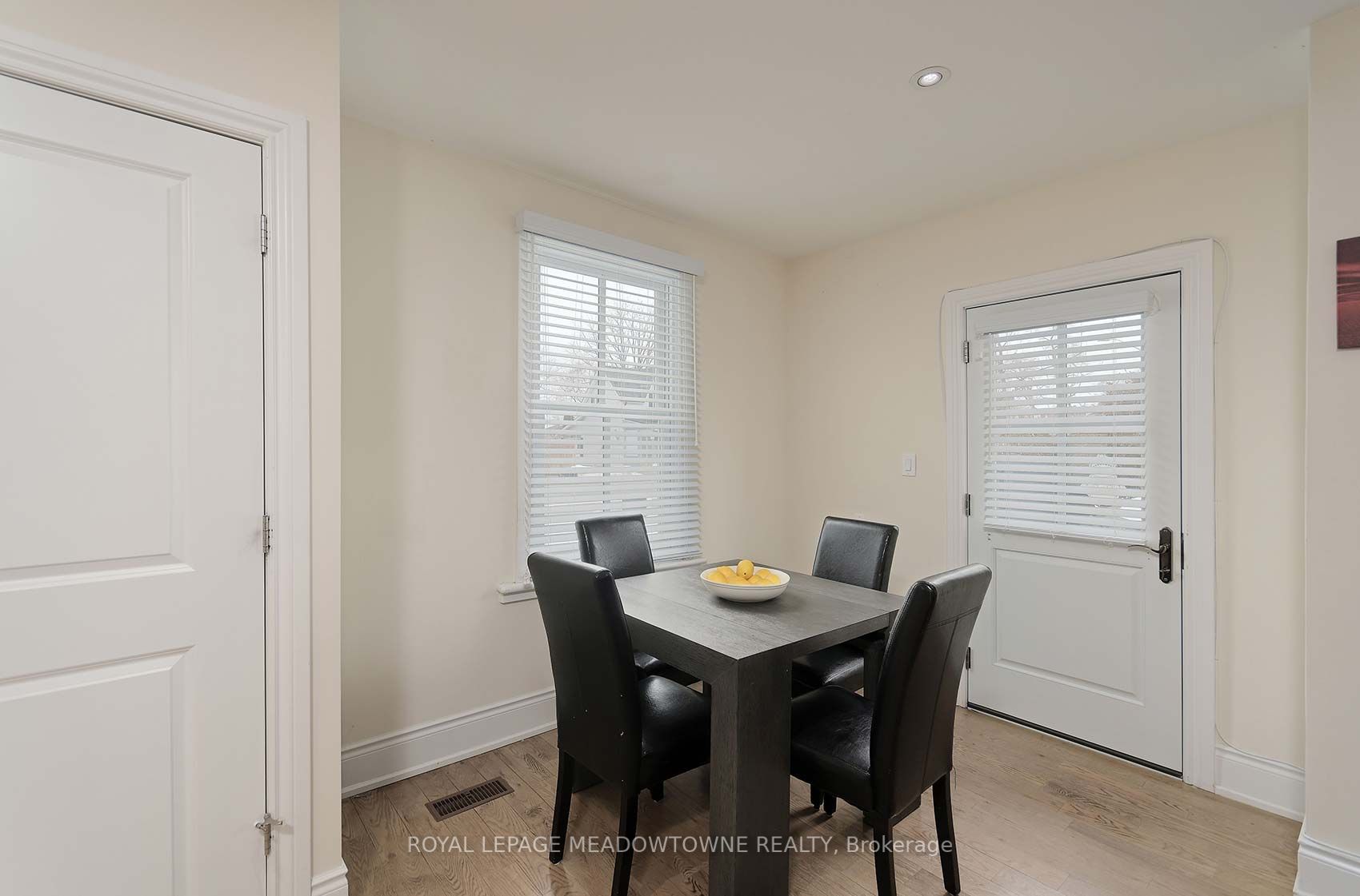307 Queen Street Property Photo 31