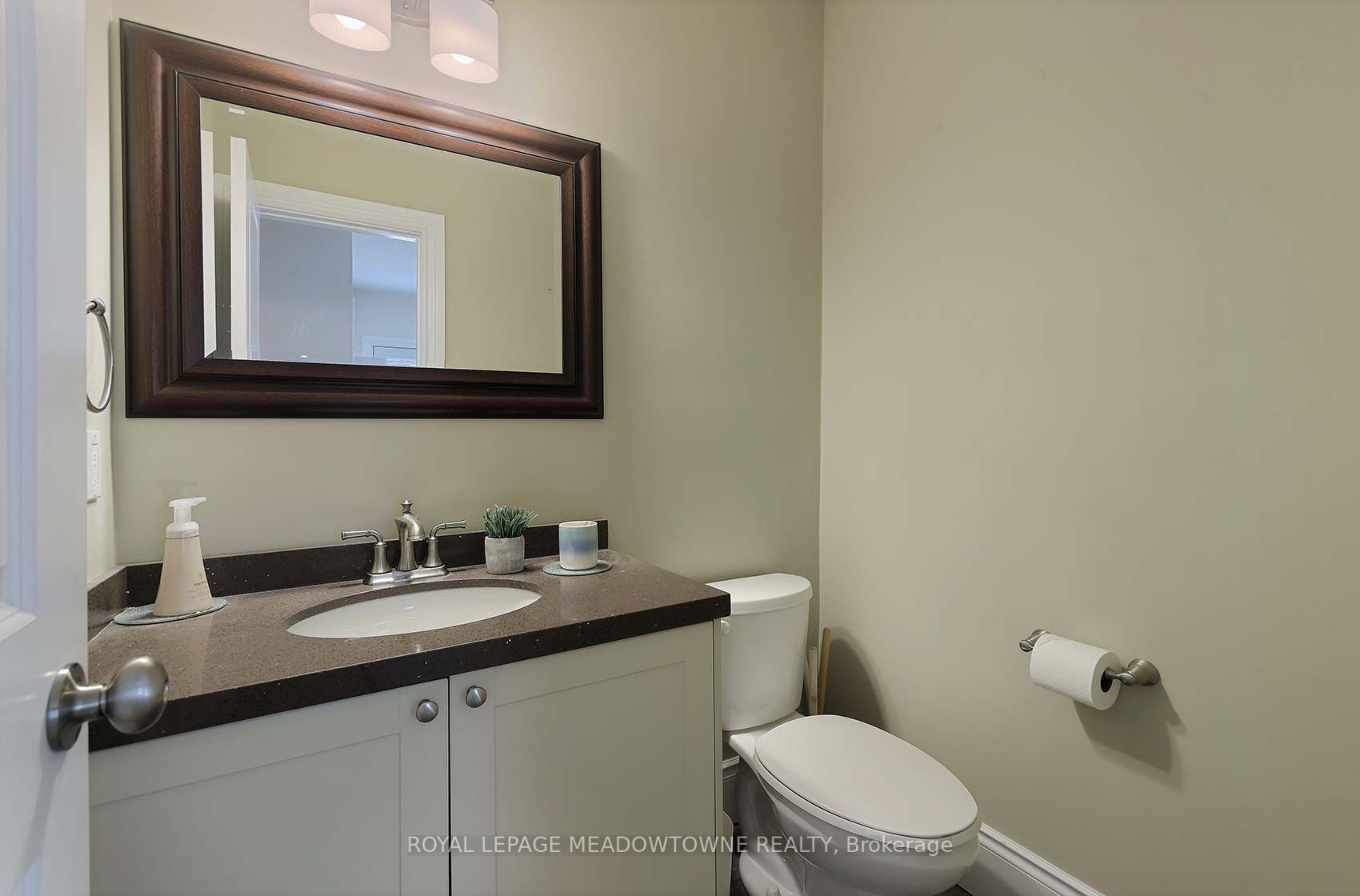 307 Queen Street Property Photo 34