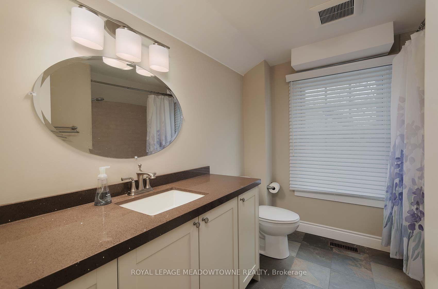307 Queen Street Property Photo 37