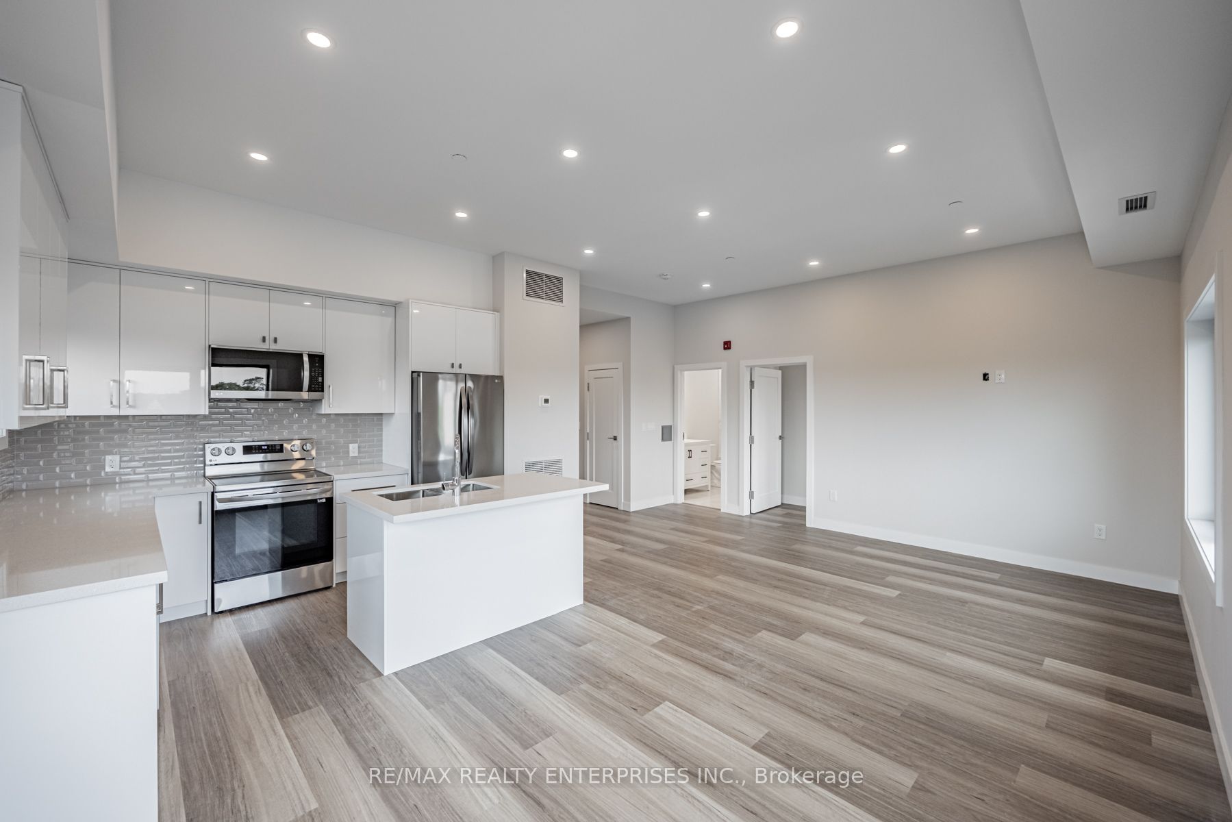 53 Queen Street S 301 Property Photo 4