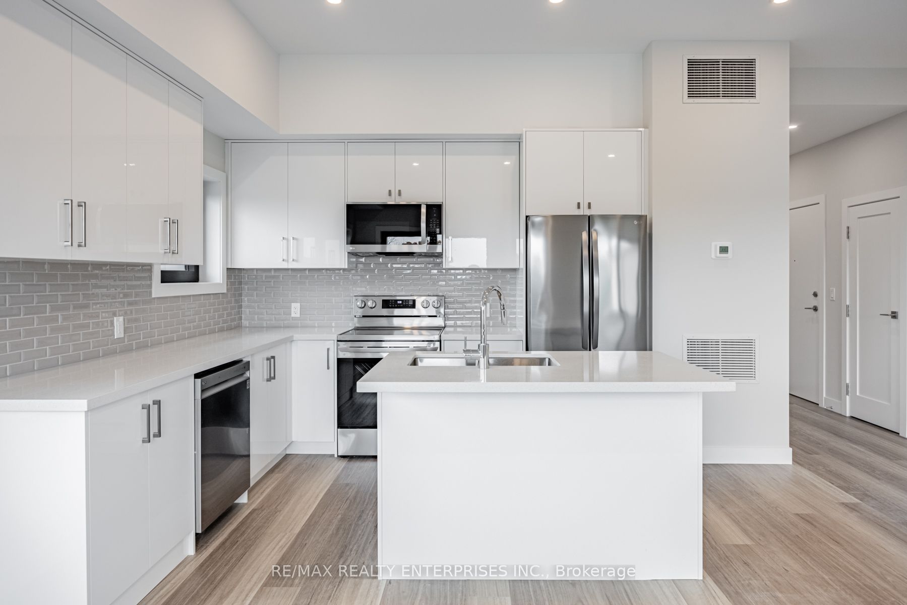 53 Queen Street S 301 Property Photo 5