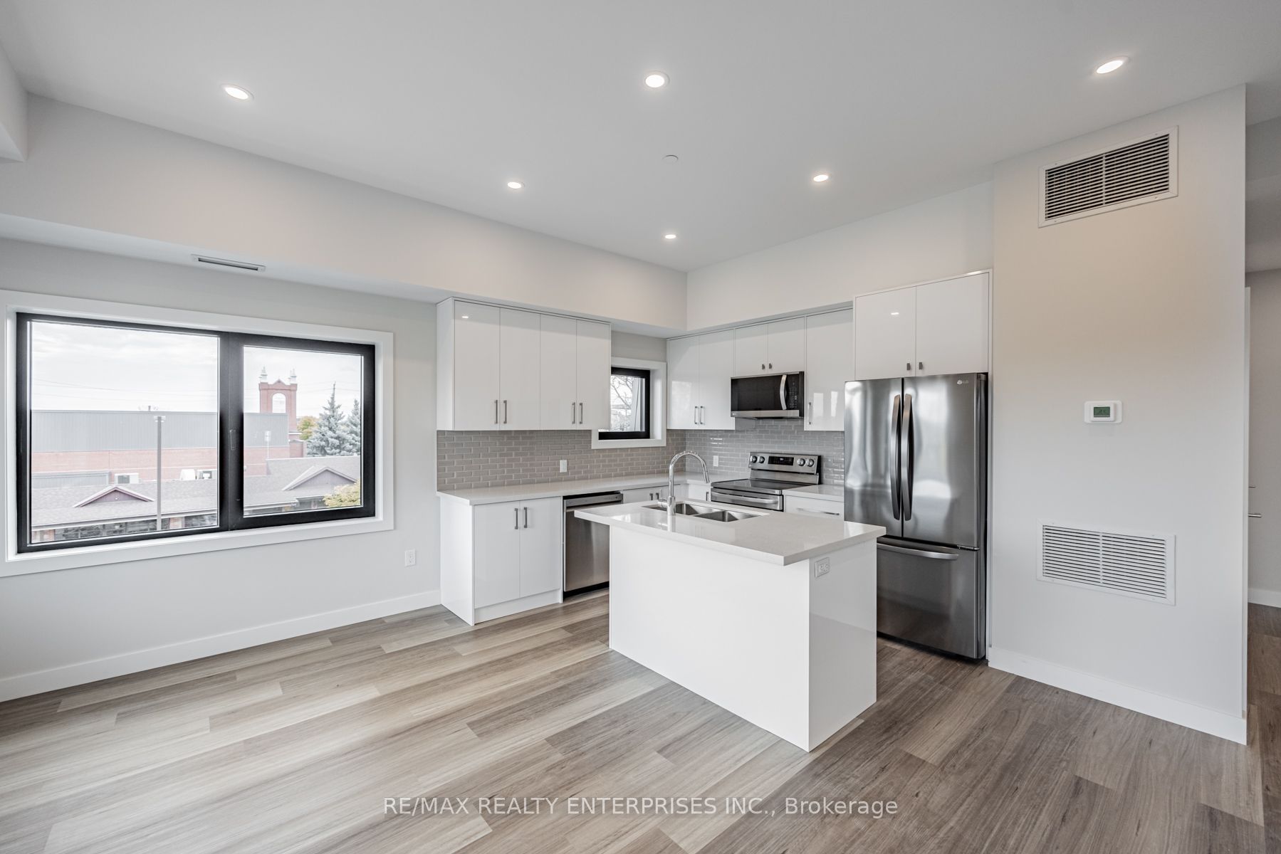 53 Queen Street S 301 Property Photo 6