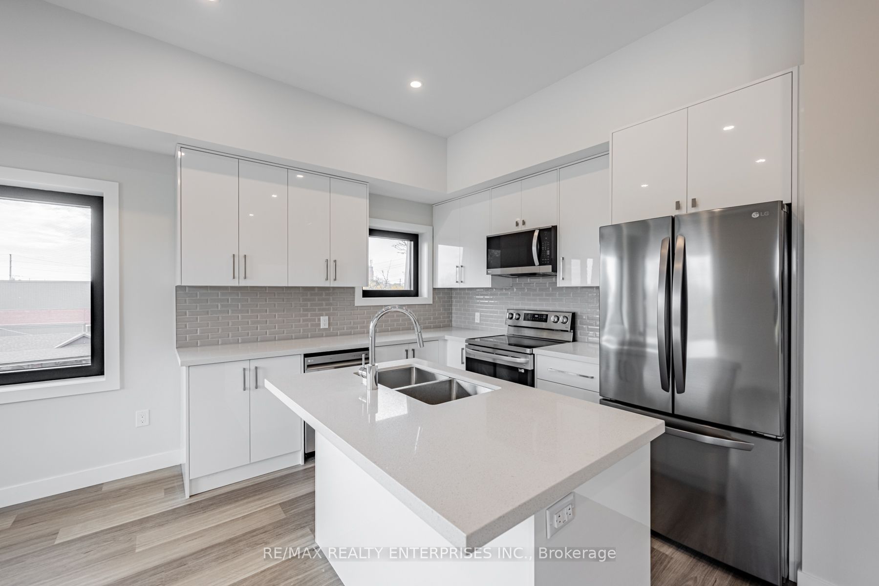 53 Queen Street S 301 Property Photo 10
