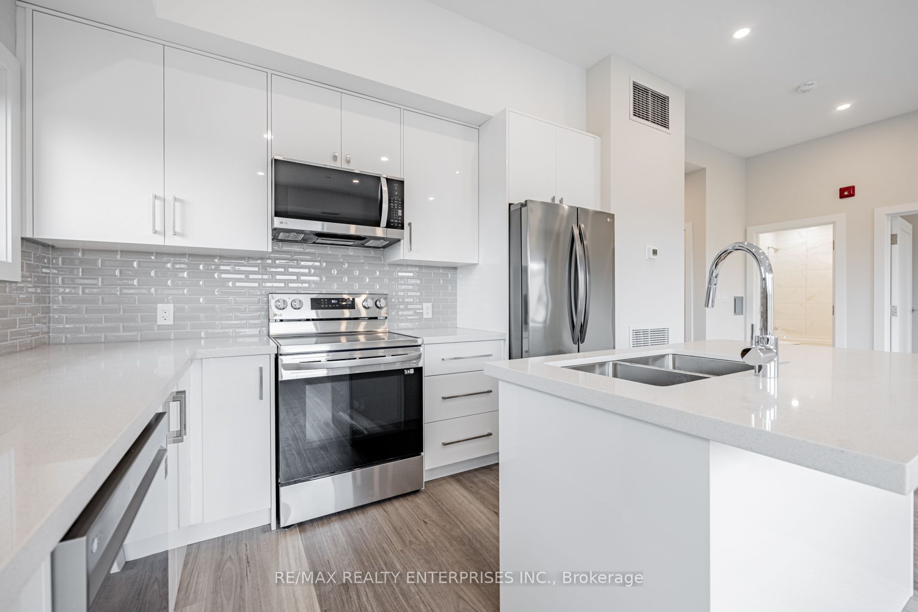 53 Queen Street S 301 Property Photo 12