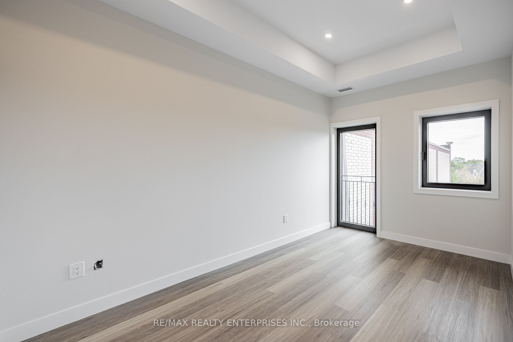 53 Queen Street S 301 Property Photo 13