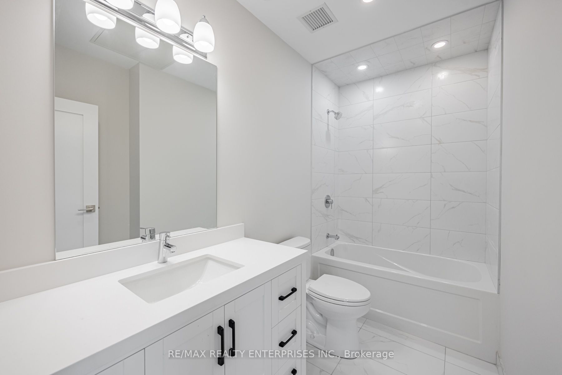 53 Queen Street S 301 Property Photo 15