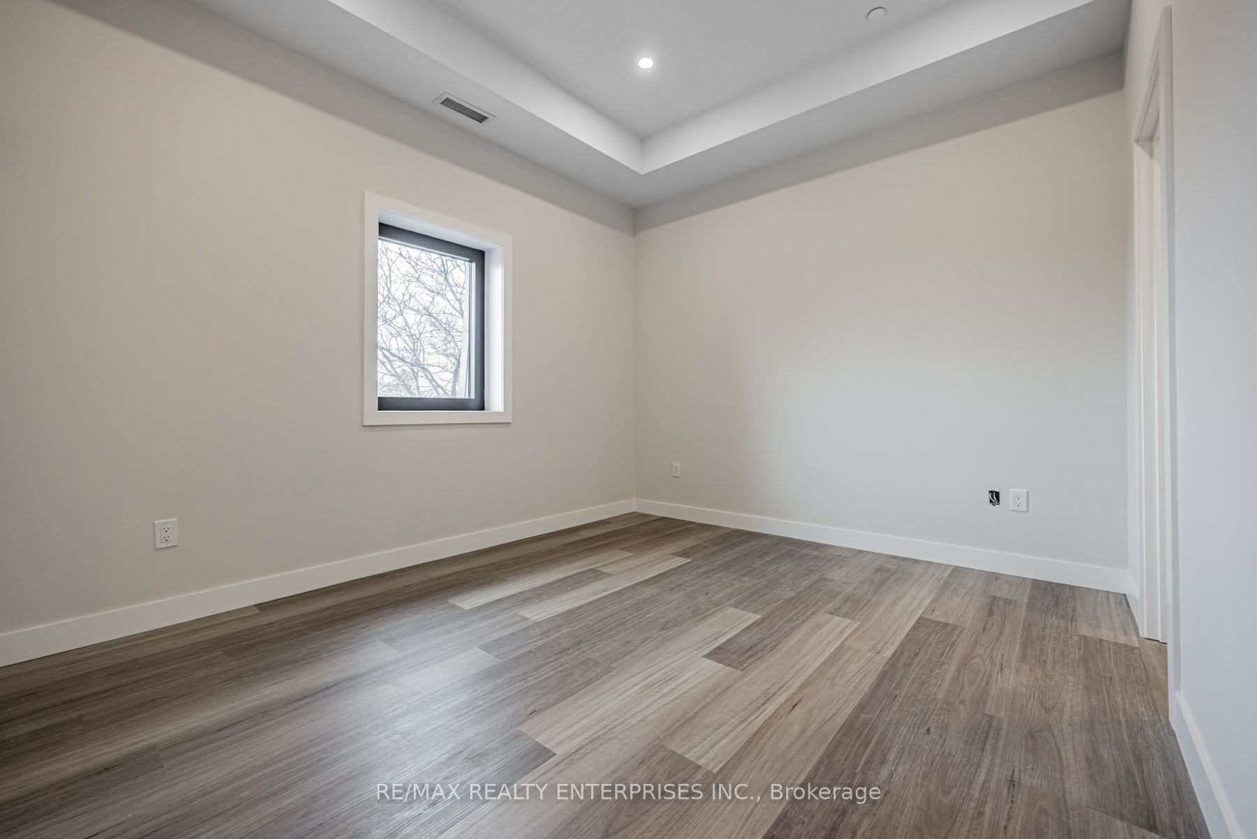 53 Queen Street S 301 Property Photo 17