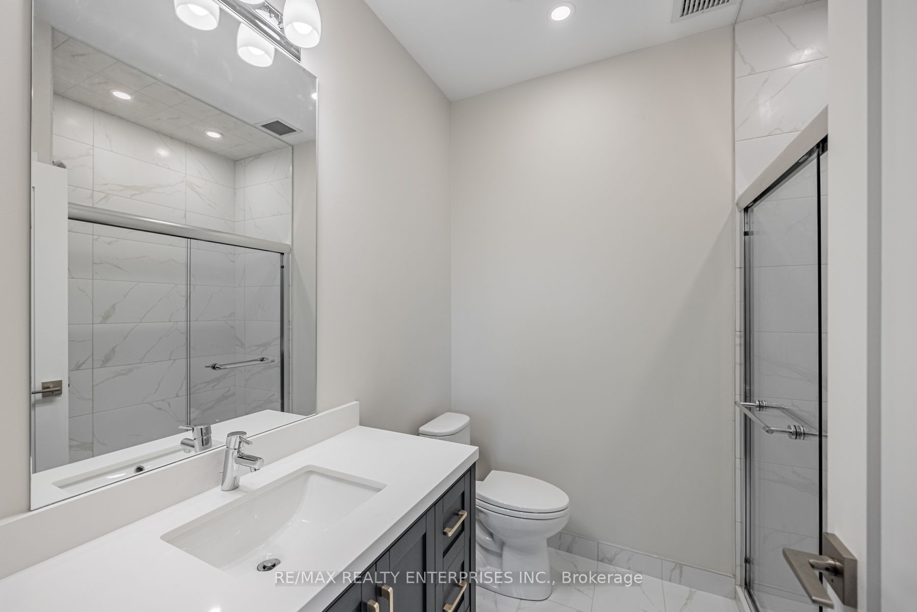 53 Queen Street S 301 Property Photo 19