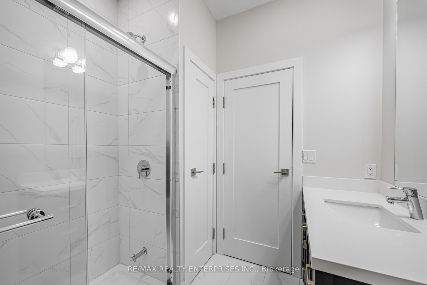 53 Queen Street S 301 Property Photo 20