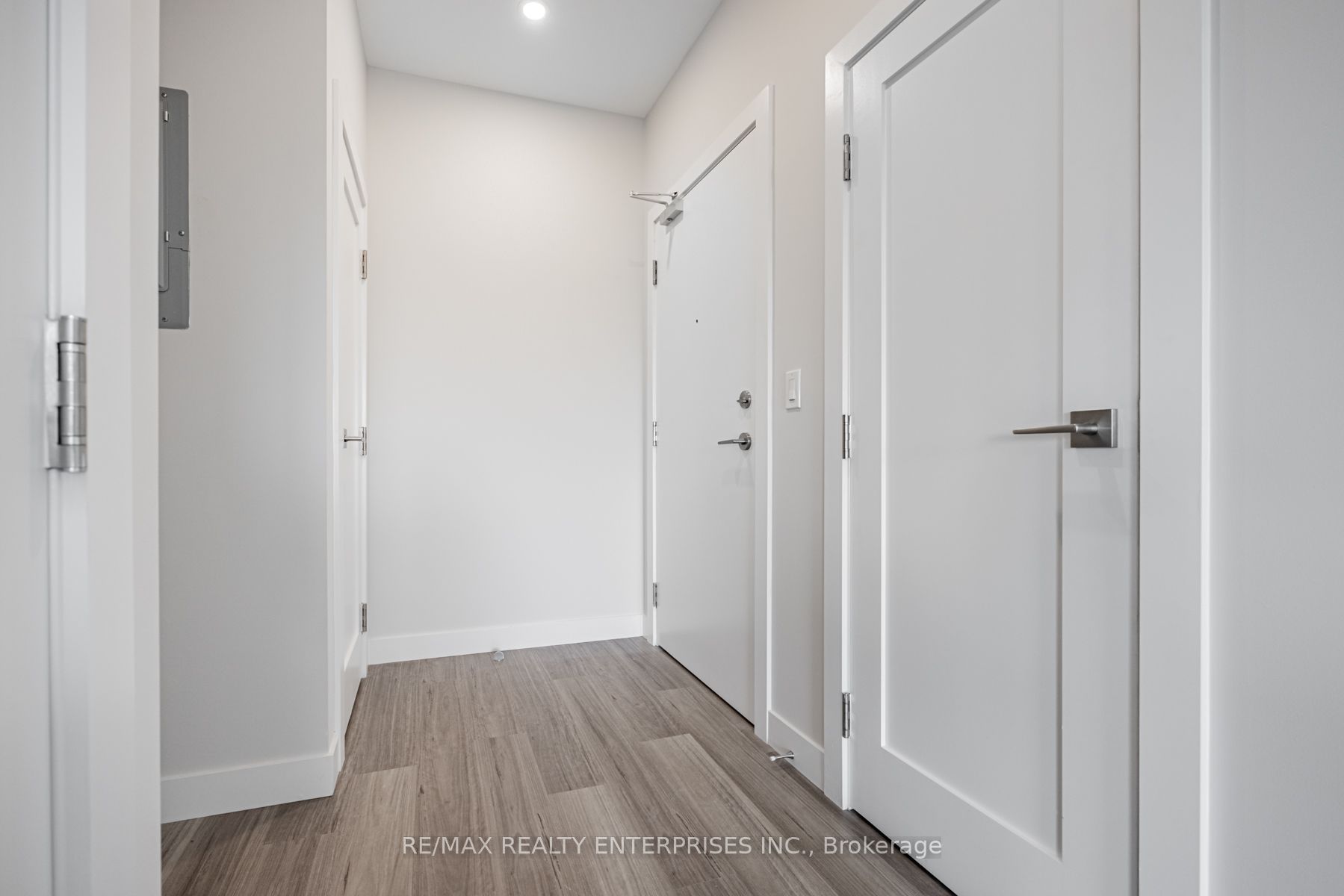 53 Queen Street S 301 Property Photo 22