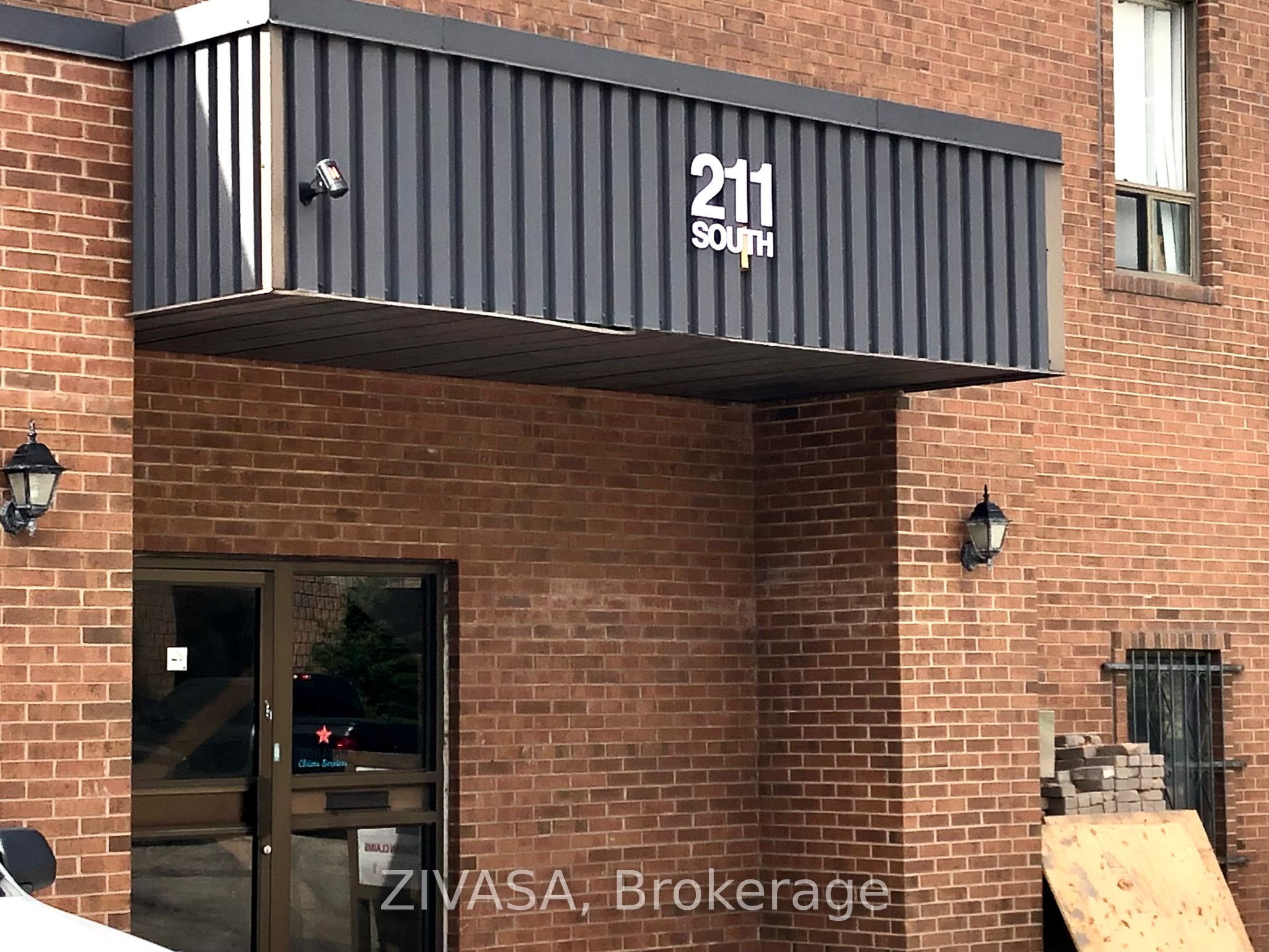 #102 - 211 Watline Avenue Property Photo 4