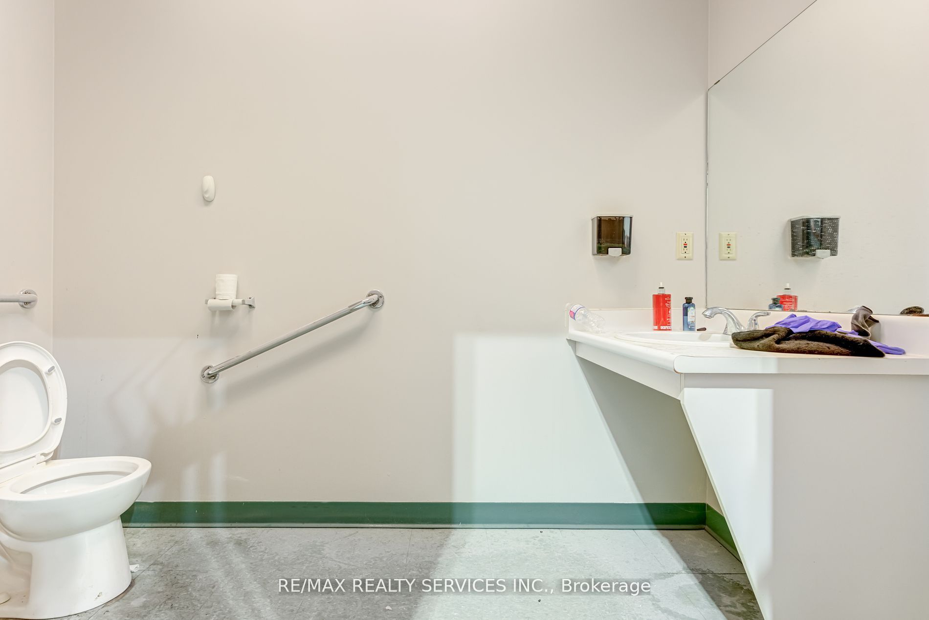 6660 Kennedy Rd Property Photo 6