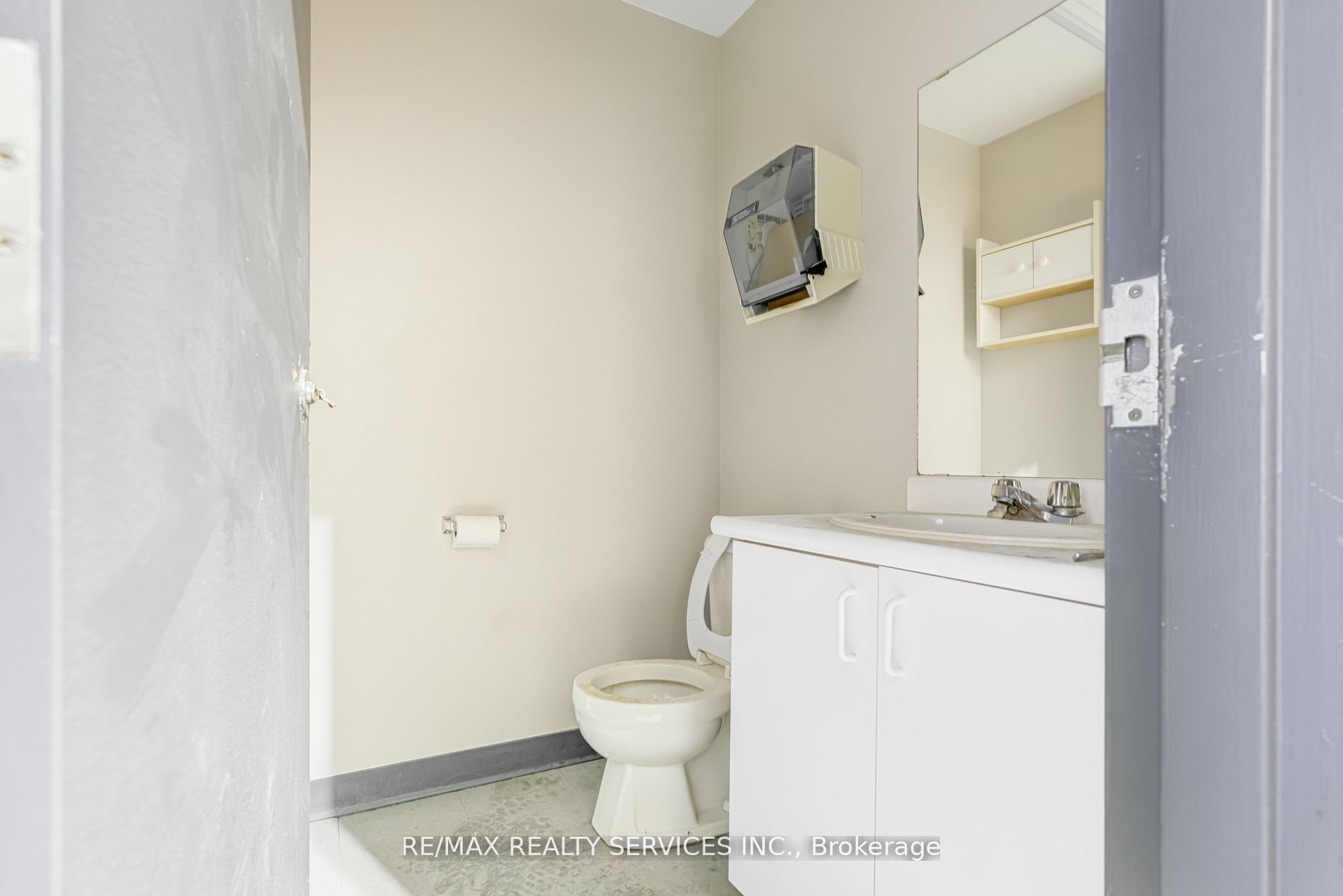 6660 Kennedy Rd Property Photo 11