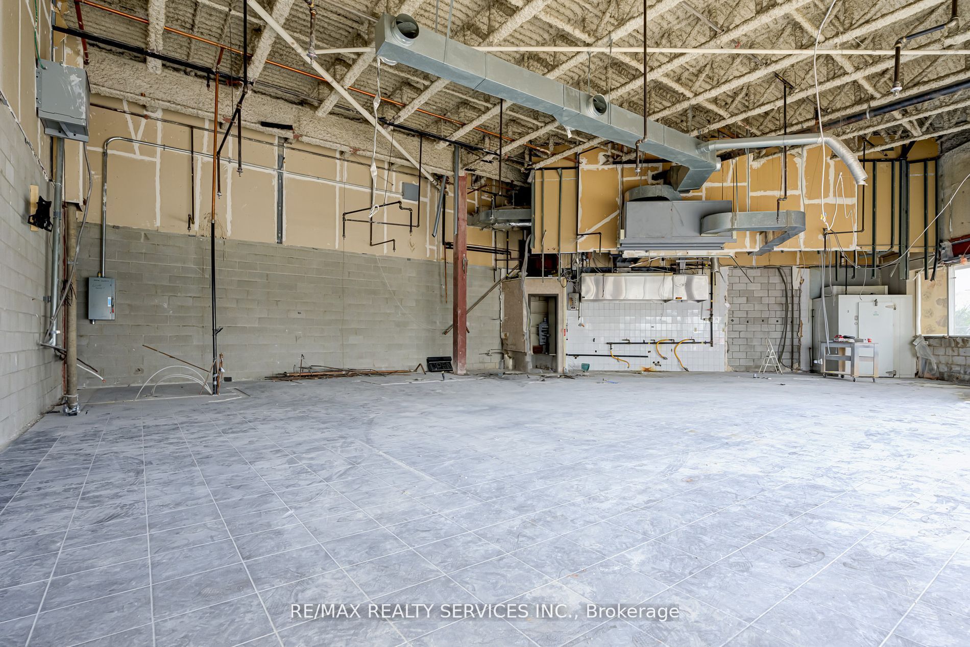 6660 Kennedy Road 12 Property Photo 5