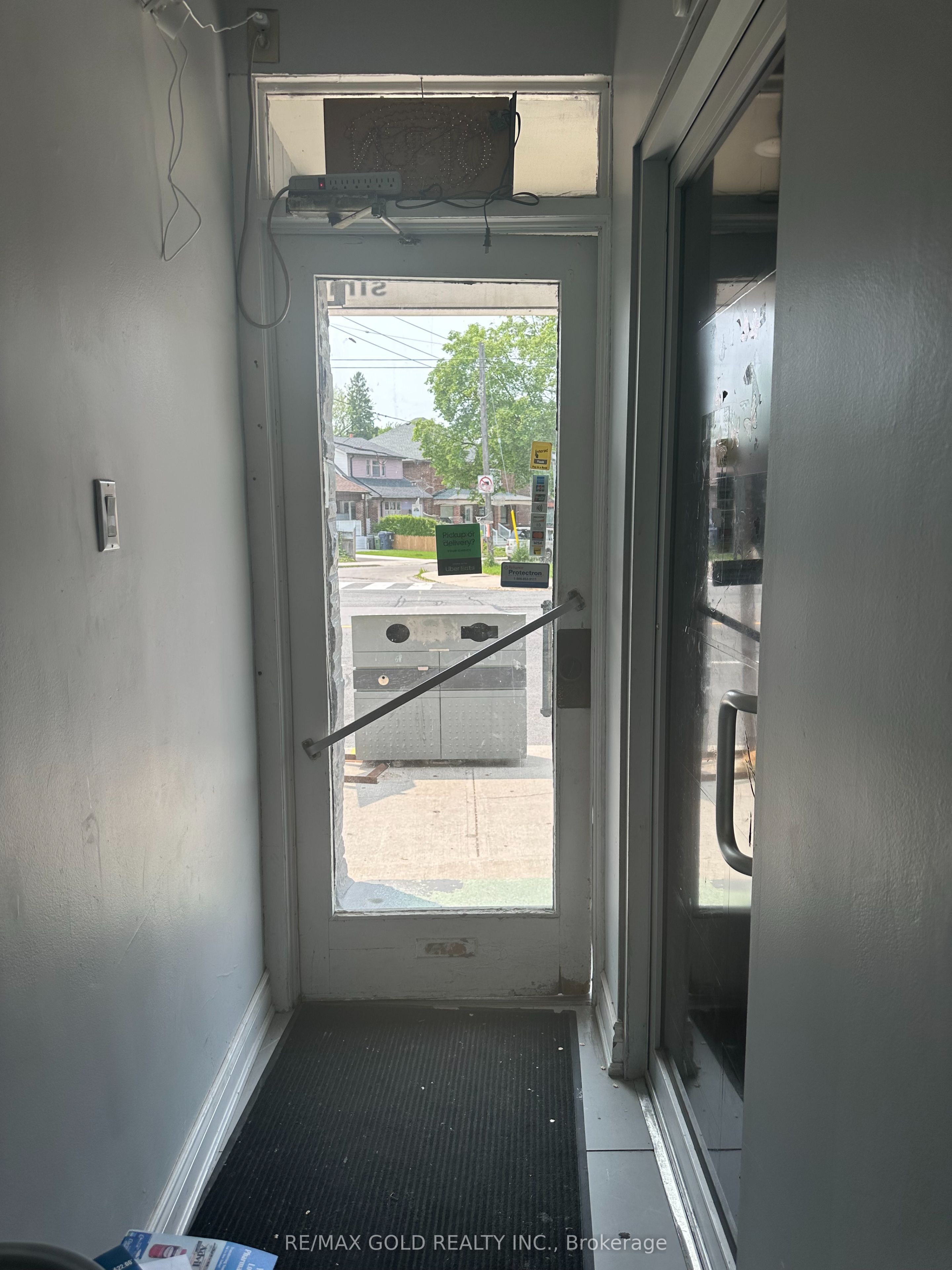 1085 Weston Road Property Photo 2