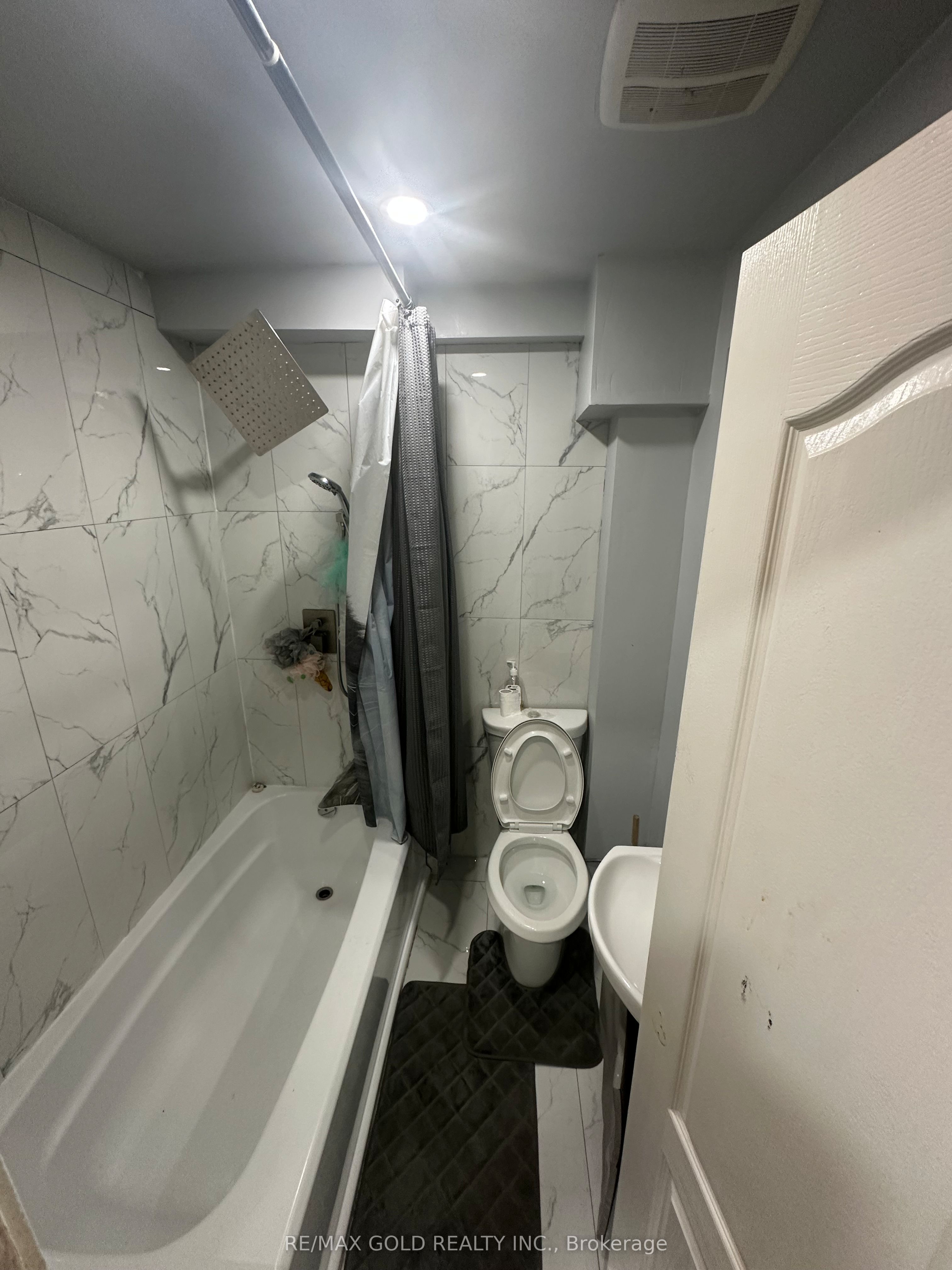 1085 Weston Road Property Photo 6