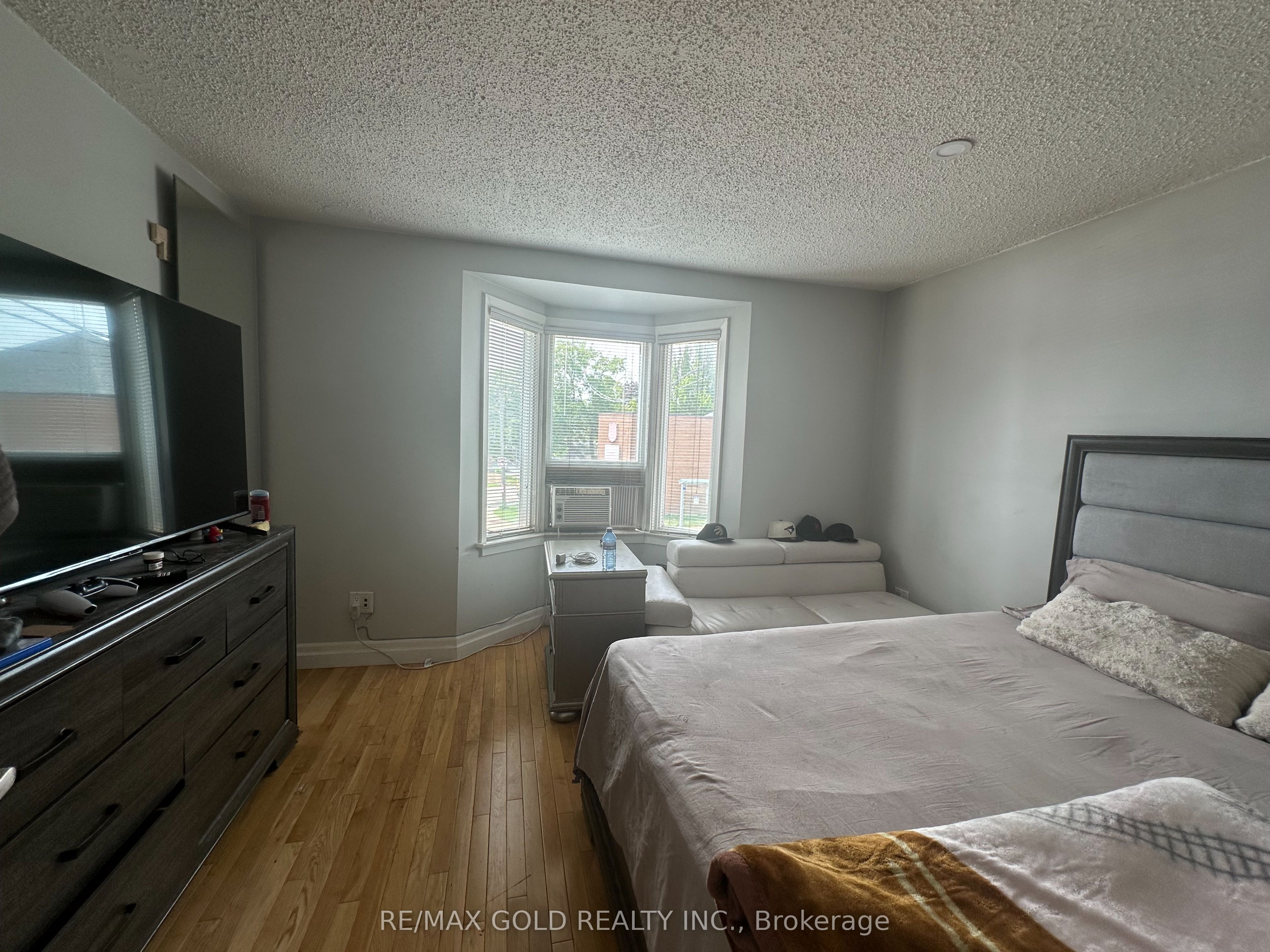 1085 Weston Road Property Photo 8