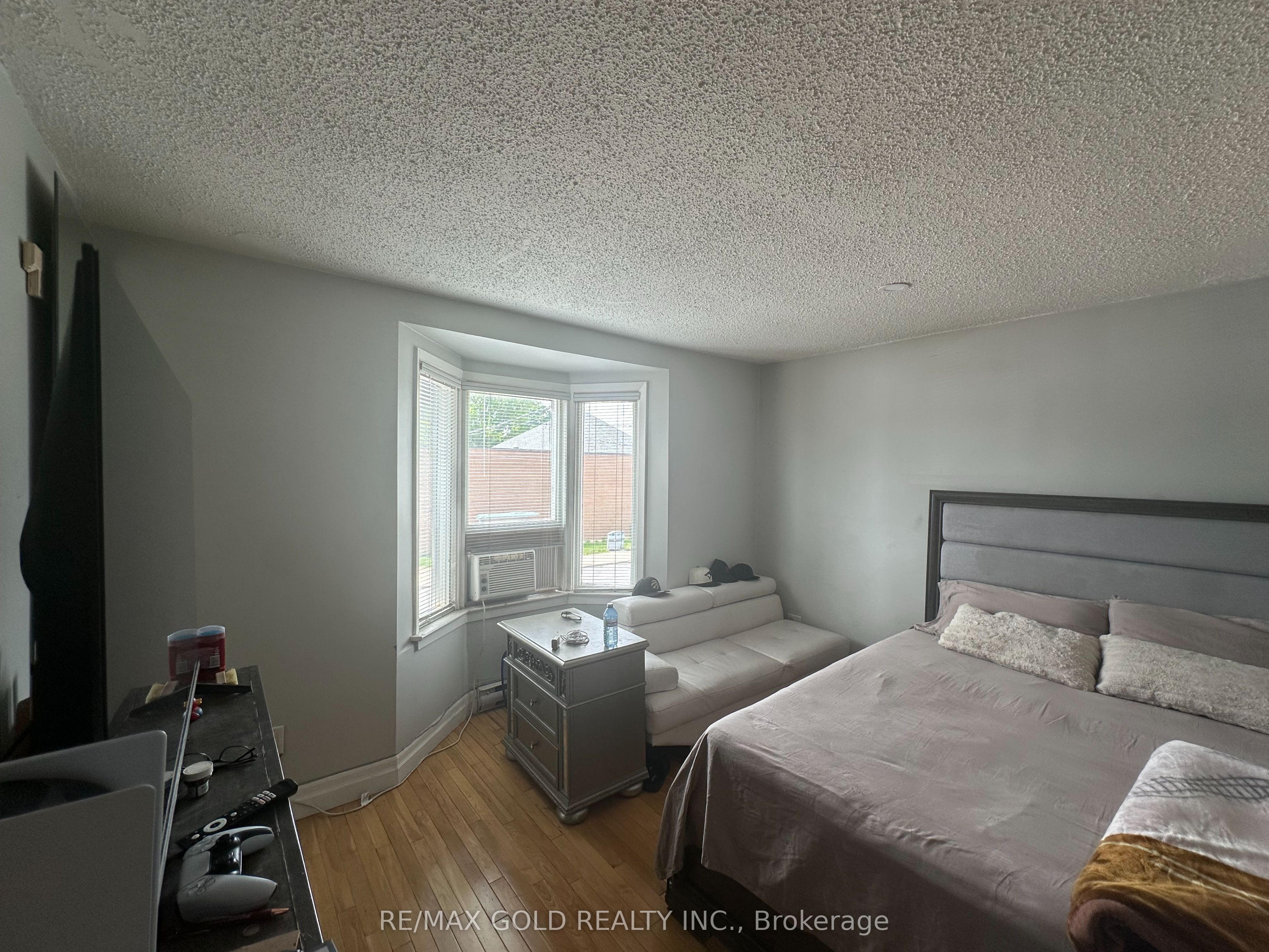 1085 Weston Road Property Photo 9