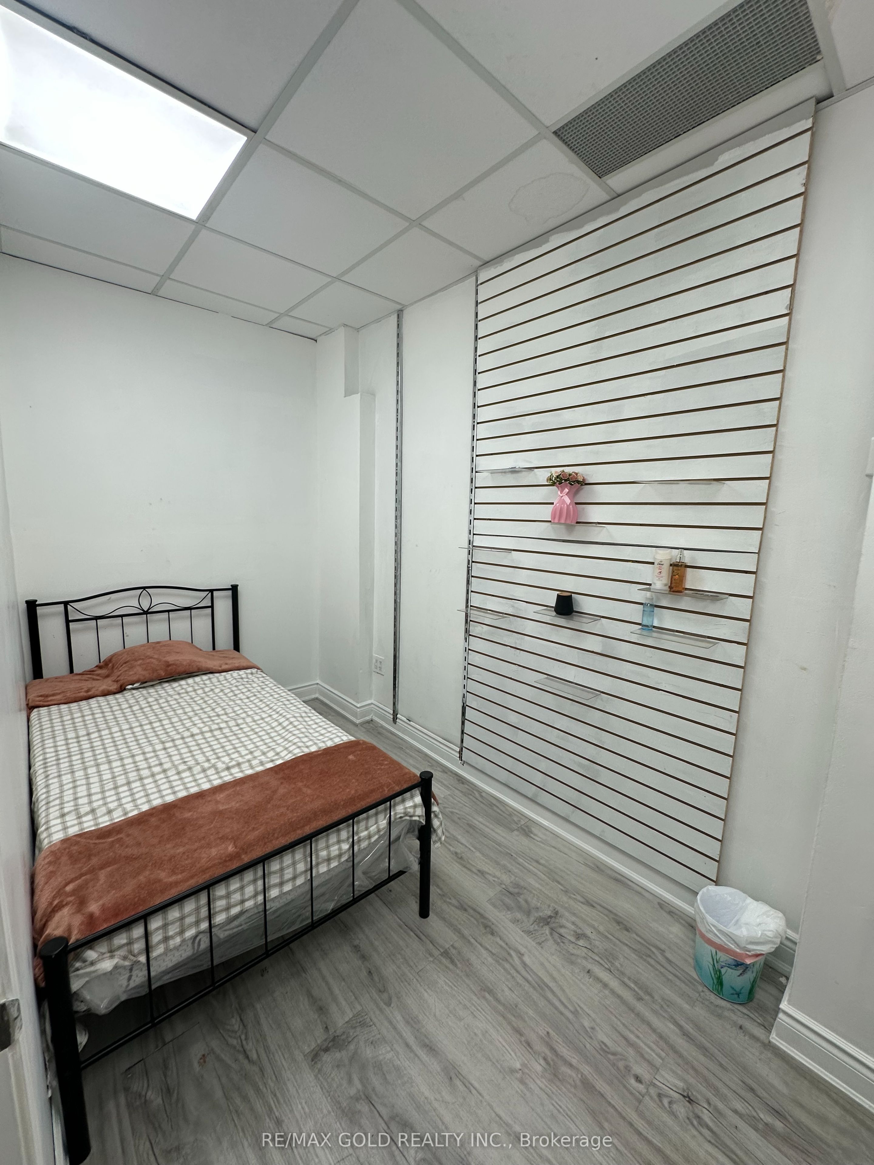 1085 Weston Road Property Photo 12