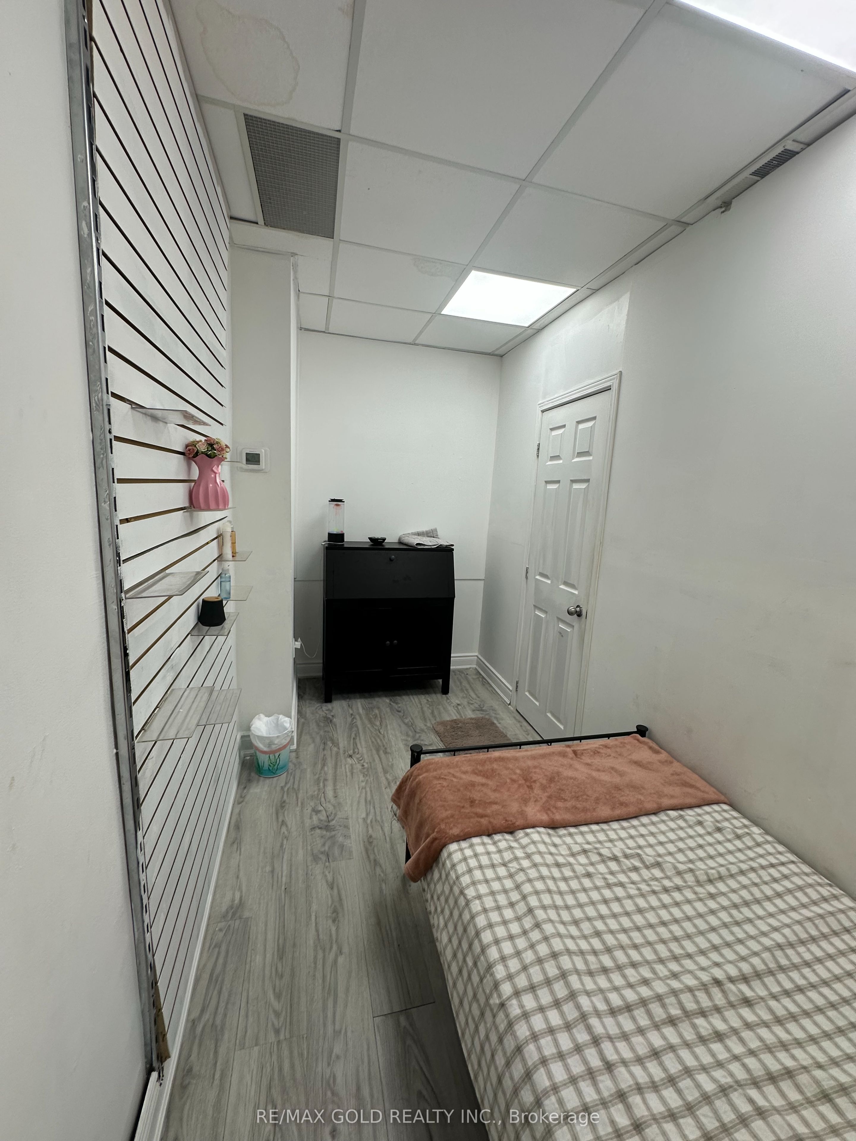 1085 Weston Road Property Photo 13