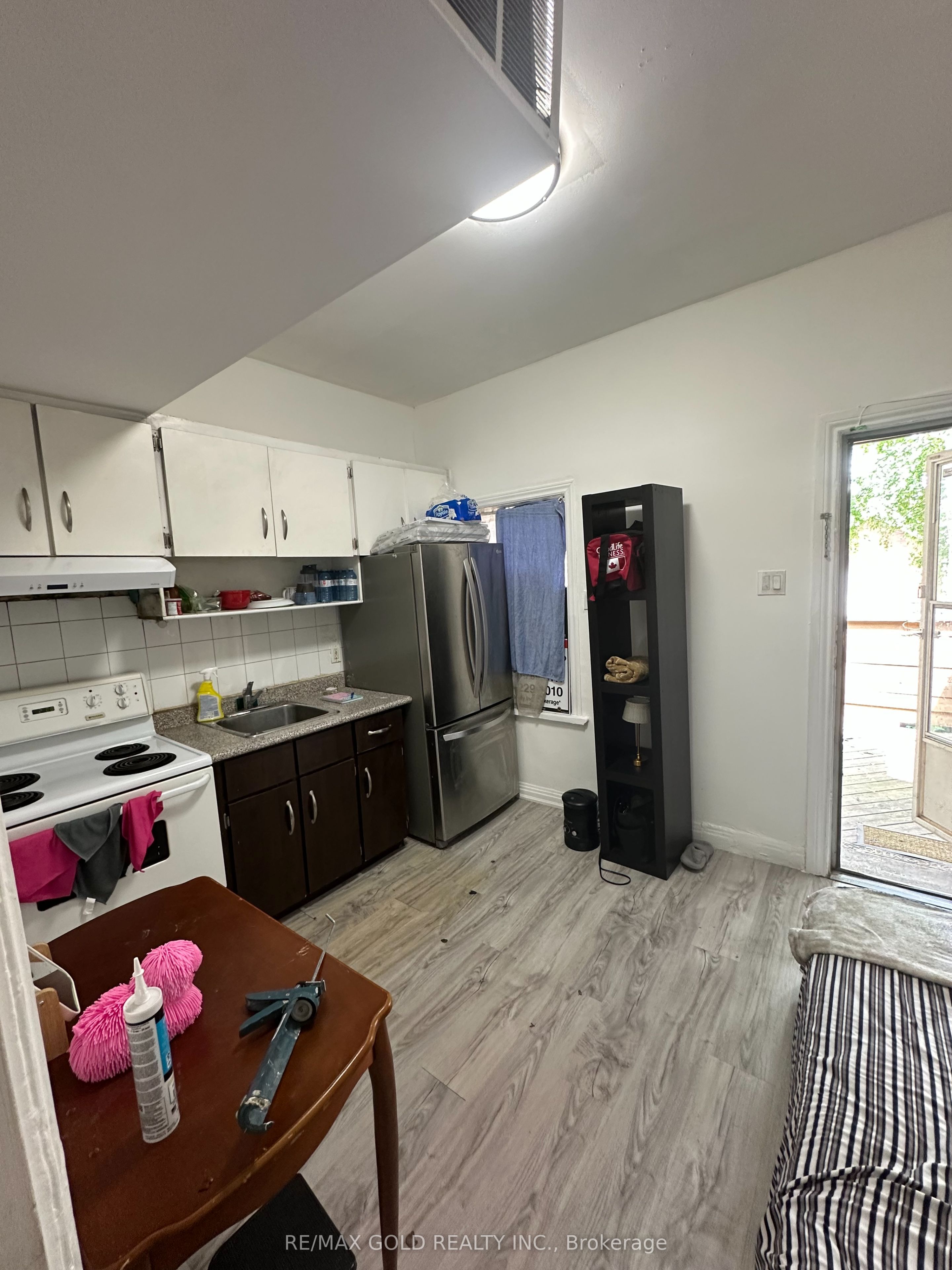 1085 Weston Road Property Photo 14